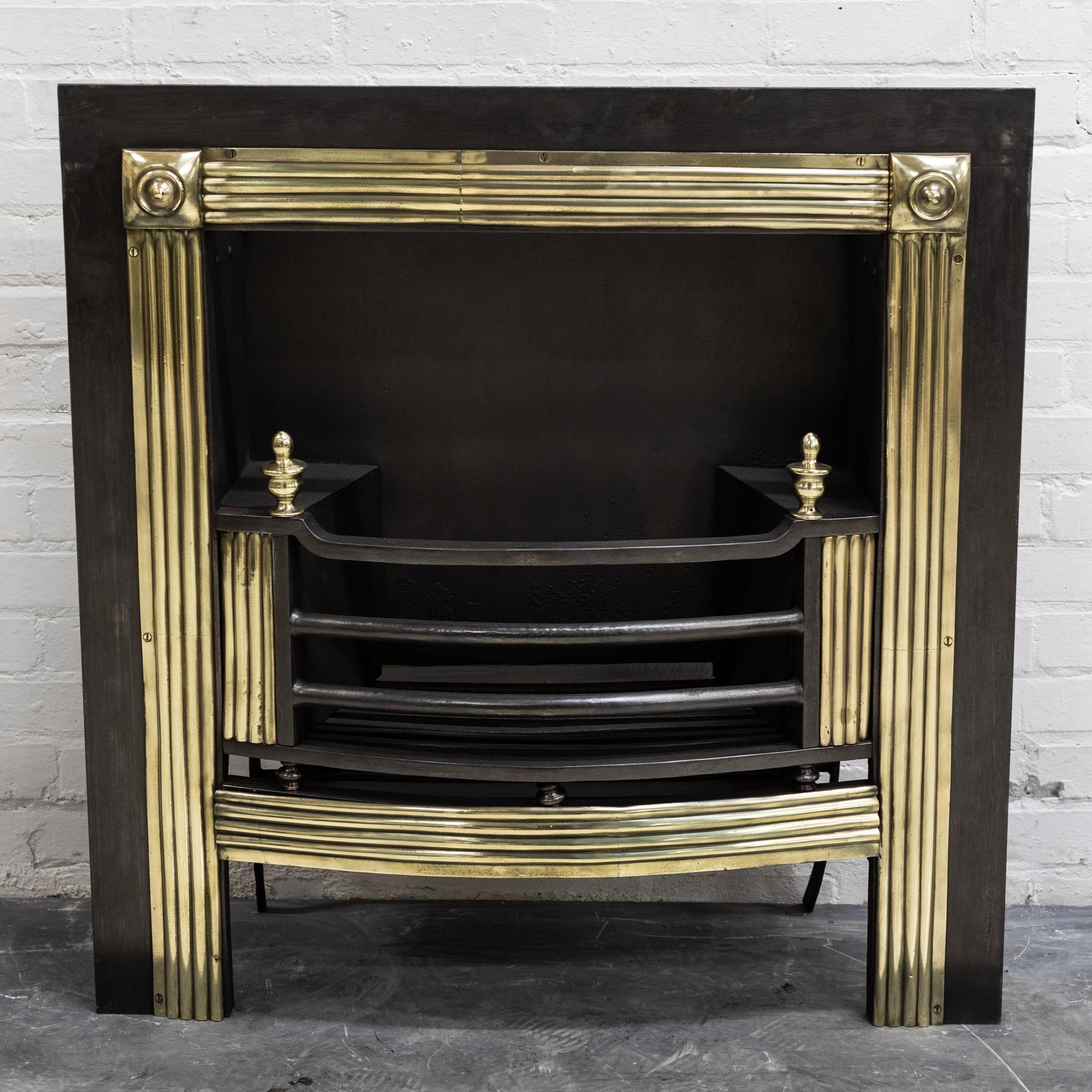 Georgien Splendide grille de table de cuisson Regency antique avec cadre en laiton cannelé en vente