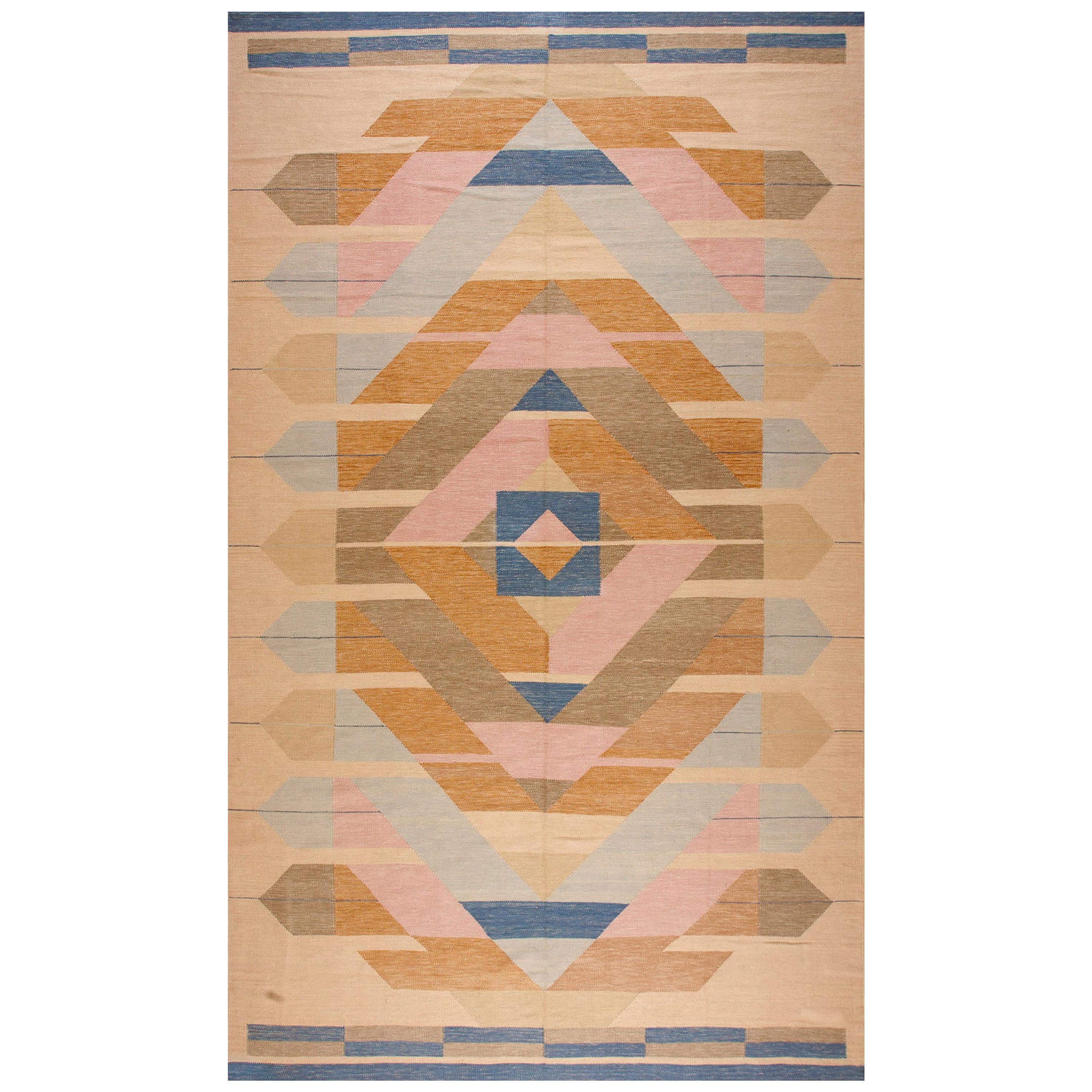 Splendid Beige Background Color Medallion Pattern Contemporary Scandinavian Rug For Sale