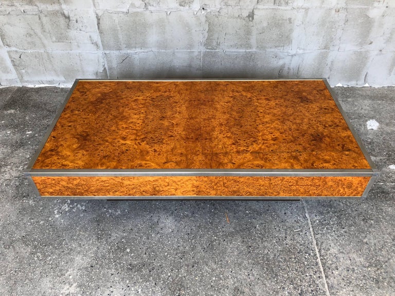 Splendid Burl Maple and Chrome Coffee Table Attributed to Milo Baughman For Sale 7