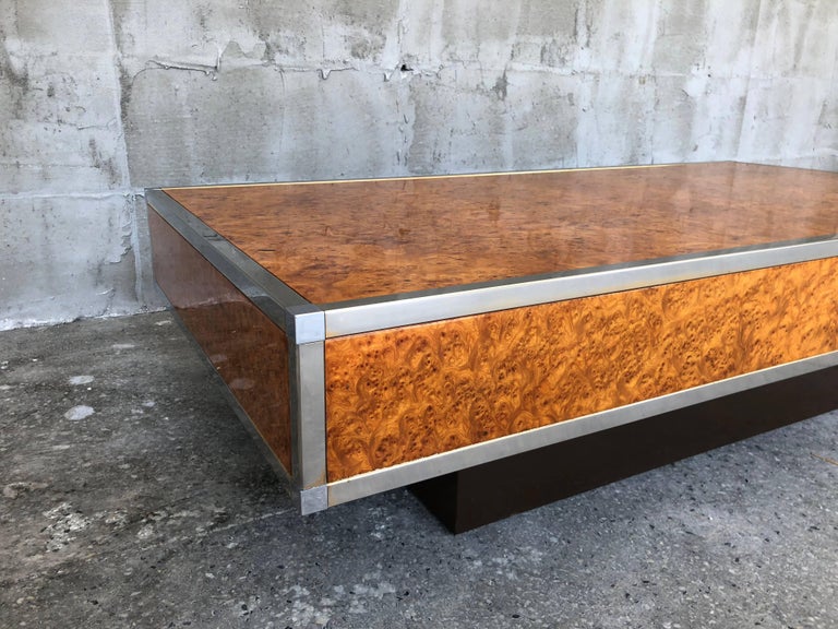 Splendid Burl Maple and Chrome Coffee Table Attributed to Milo Baughman For Sale 8