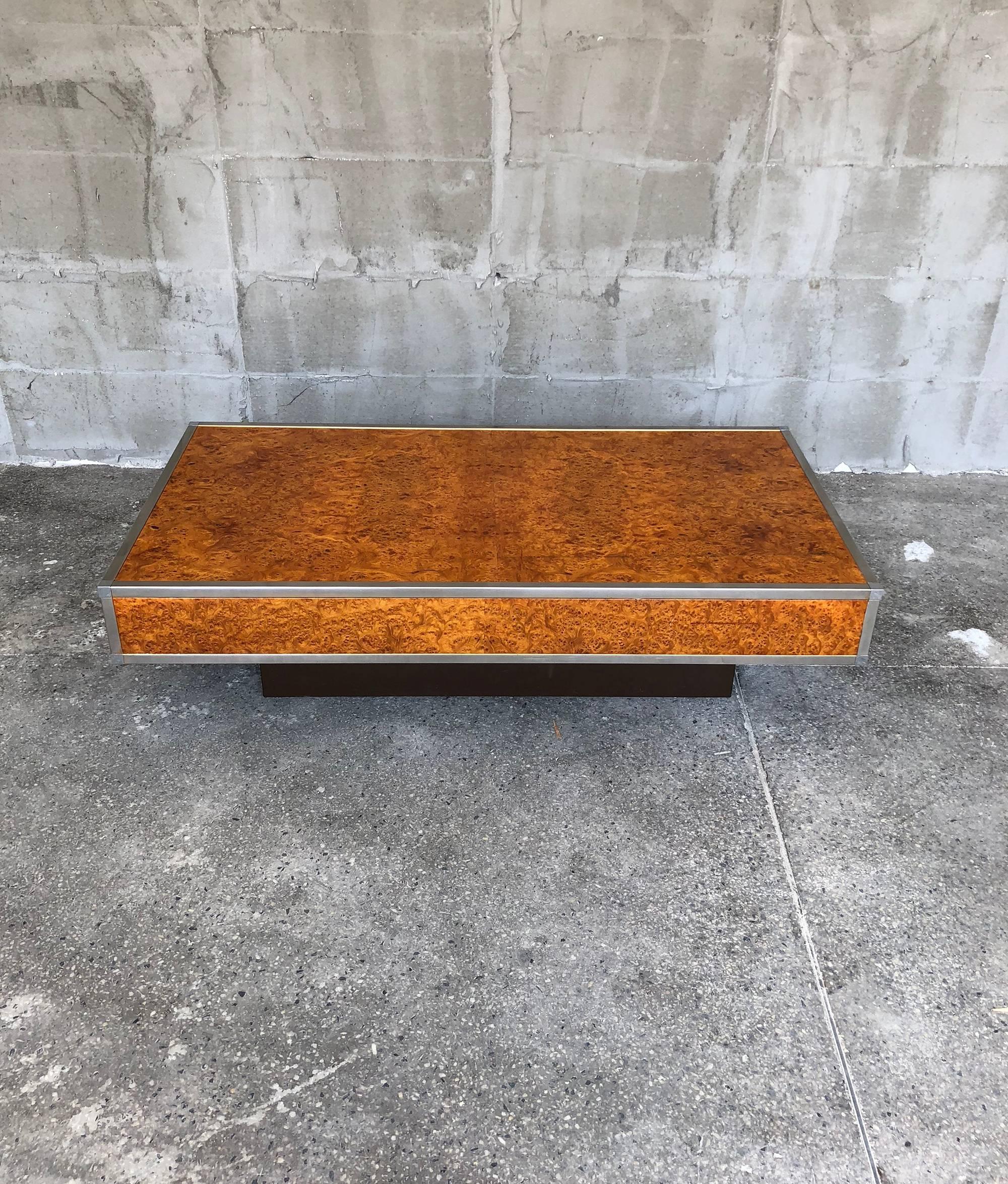 Really beautiful and distinctive coffee or sofa burl maple table. This table needs more light to shine in his real magnificence.