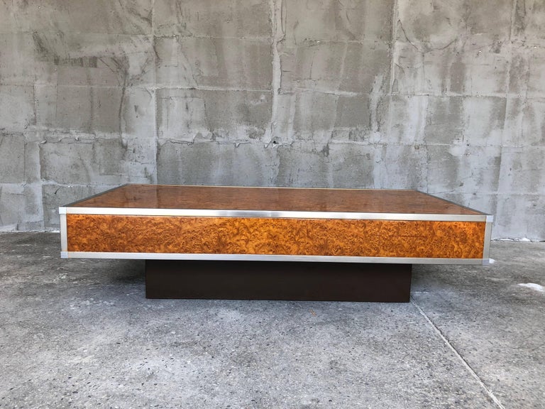 Splendid Burl Maple and Chrome Coffee Table Attributed to Milo Baughman In Excellent Condition For Sale In Sofia, BG