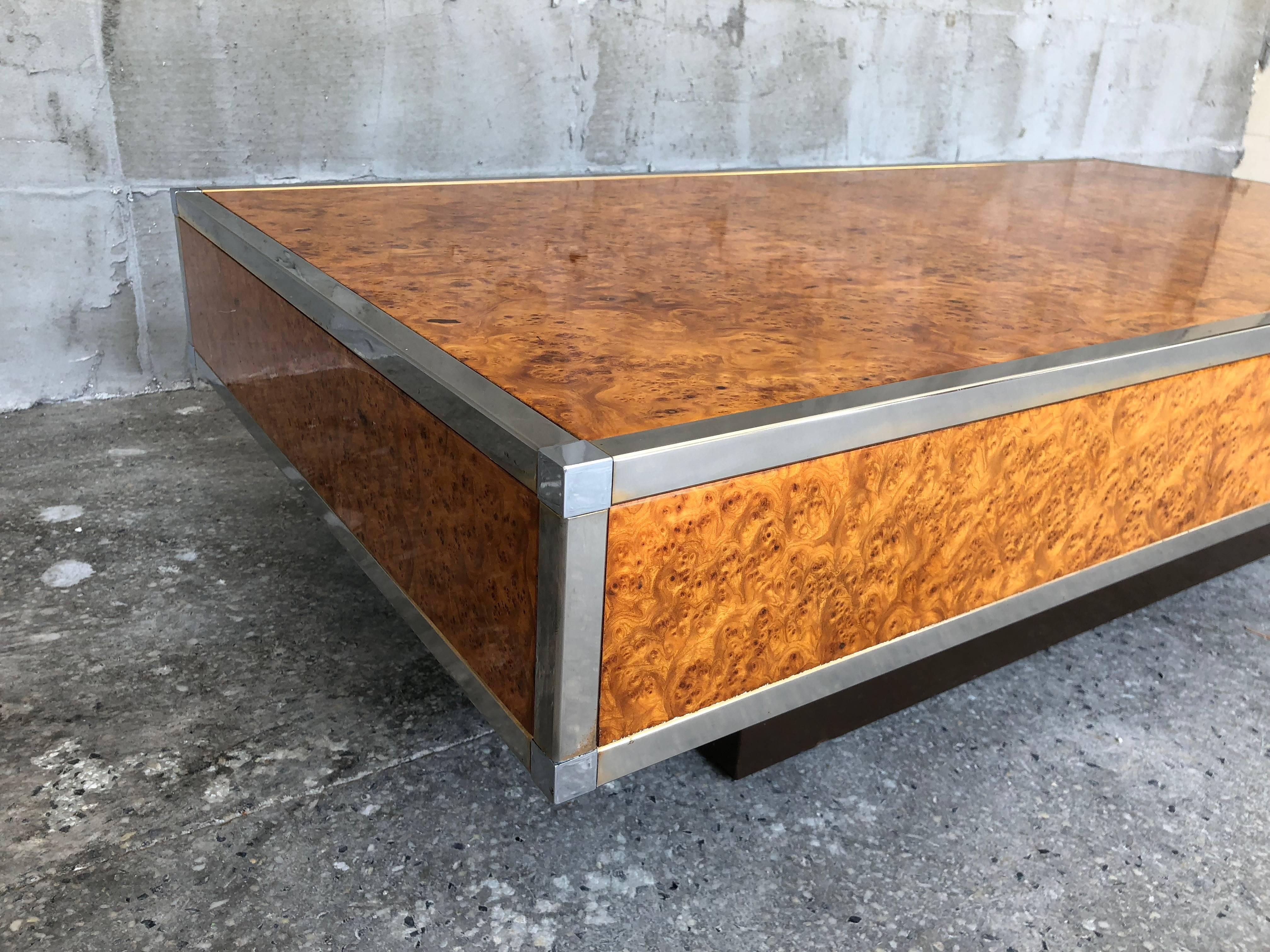 Late 20th Century Splendid Burl Maple and Chrome Coffee Table Attributed to Milo Baughman For Sale
