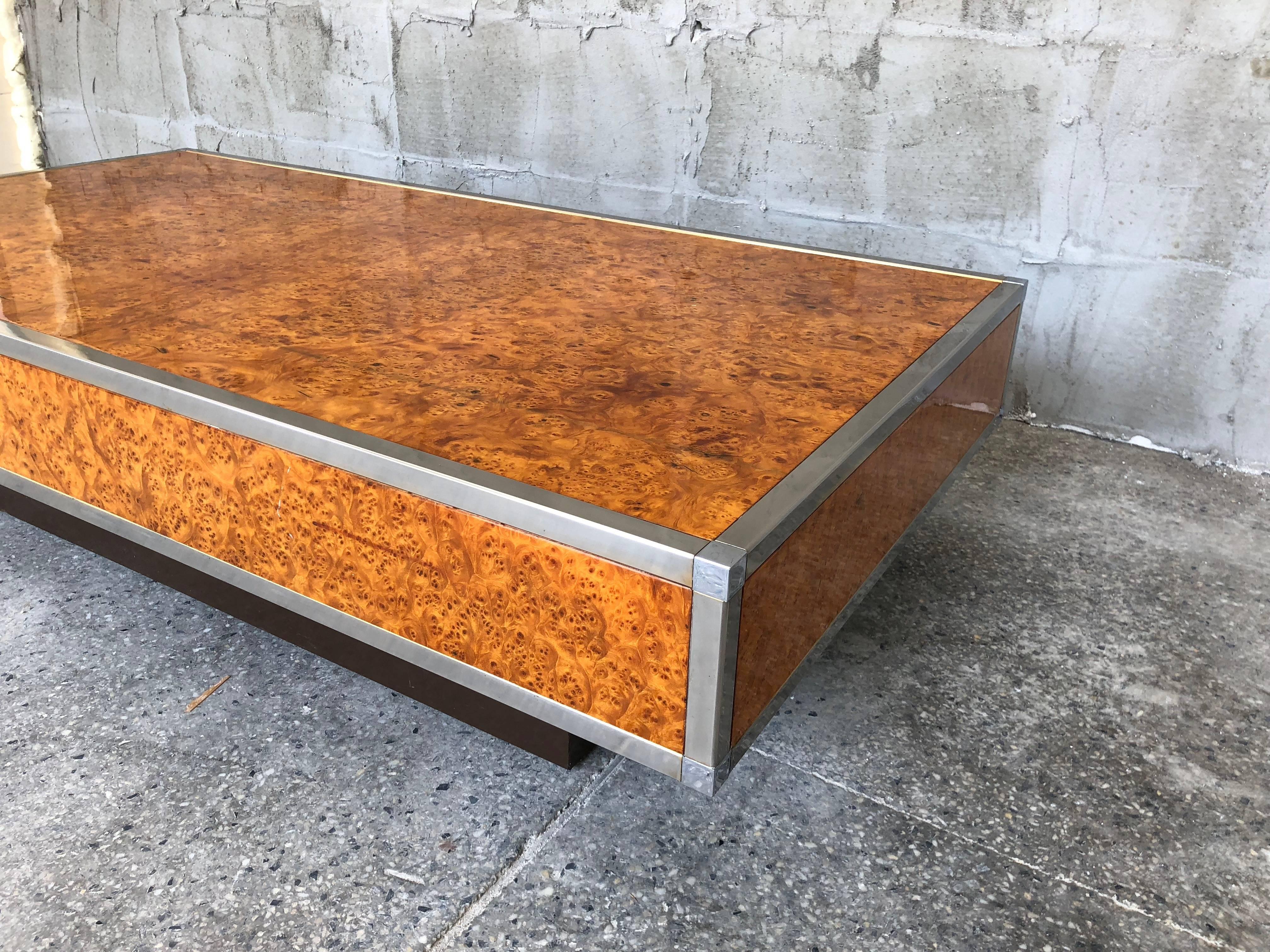 Splendid Burl Maple and Chrome Coffee Table Attributed to Milo Baughman For Sale 2