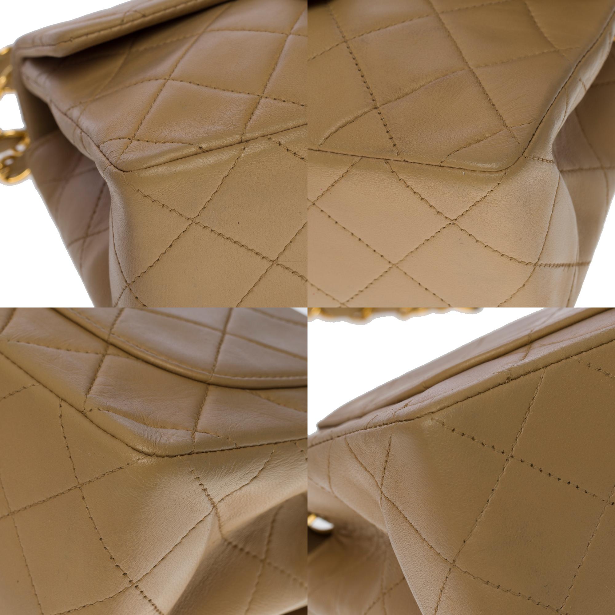 Mini sac à rabat Timeless de Chanel en cuir d'agneau matelassé beige, GHW 6