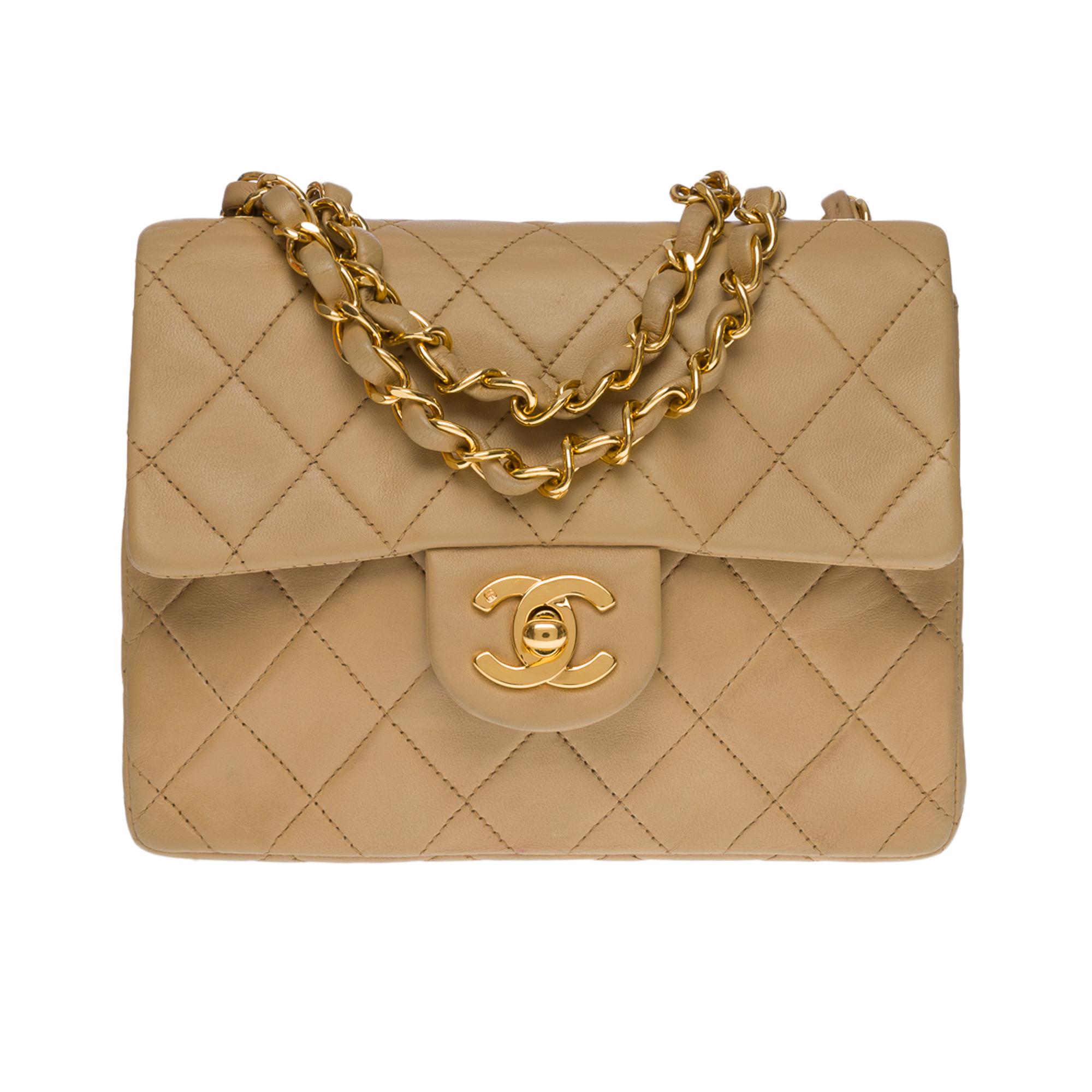 Exquisite Chanel Timeless Mini Flap bag in beige quilted lambskin, gold-tone metal hardware, gold-tone metal chain handle interwoven with beige leather for a shoulder and shoulder strap

Backpack pocket
Flap closure, gold-tone CC clasp
Single