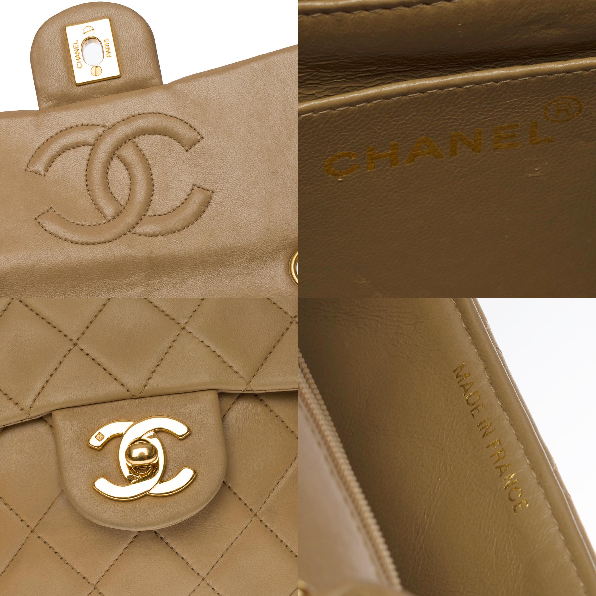 Prächtige Chanel Timeless Mini Flap Tasche aus gestepptem beigem Lammleder, GHW im Zustand „Gut“ in Paris, IDF