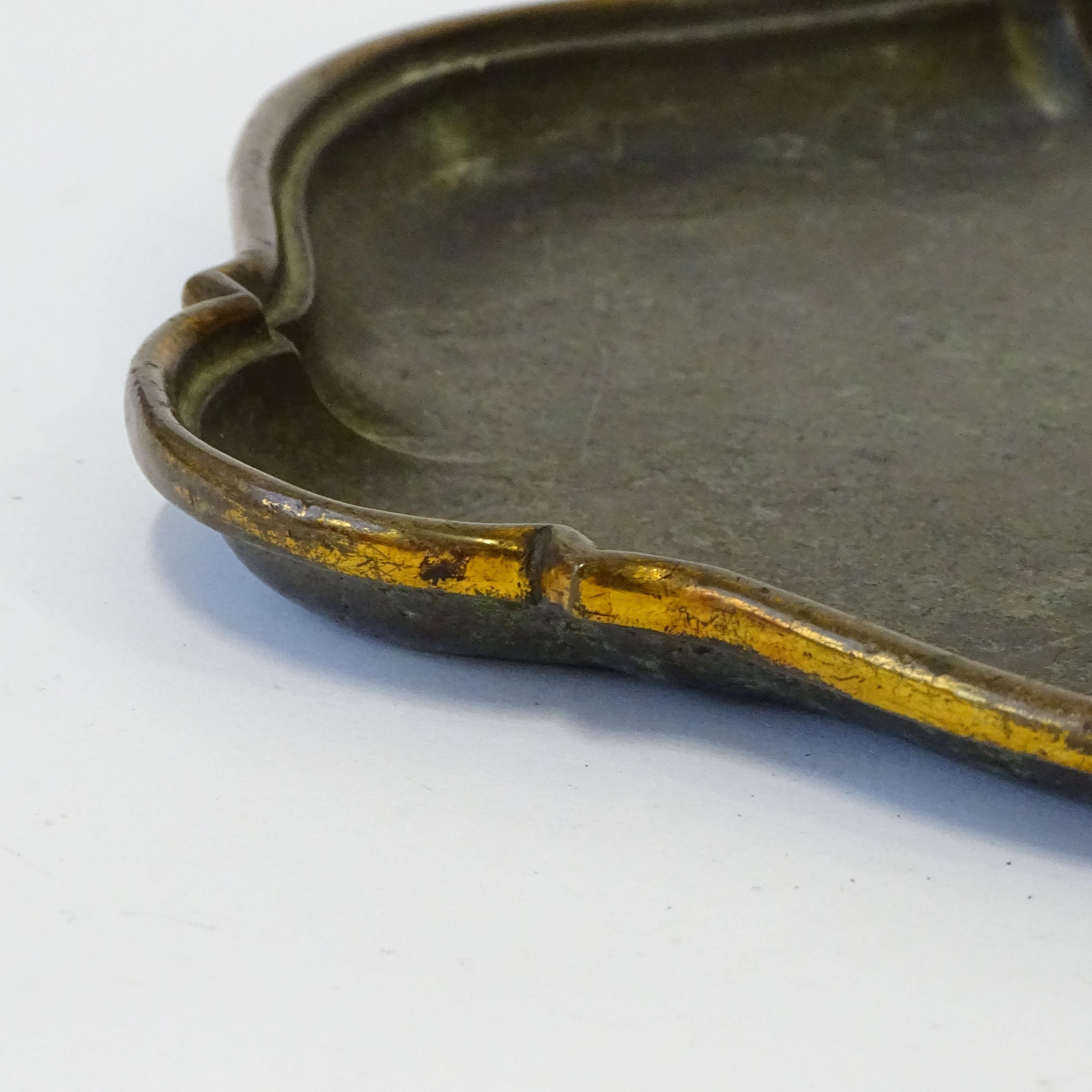 Splendida Videopoche in bronzo di forma classica.
Patina centrale scura con cornice color bronzo chiaro.