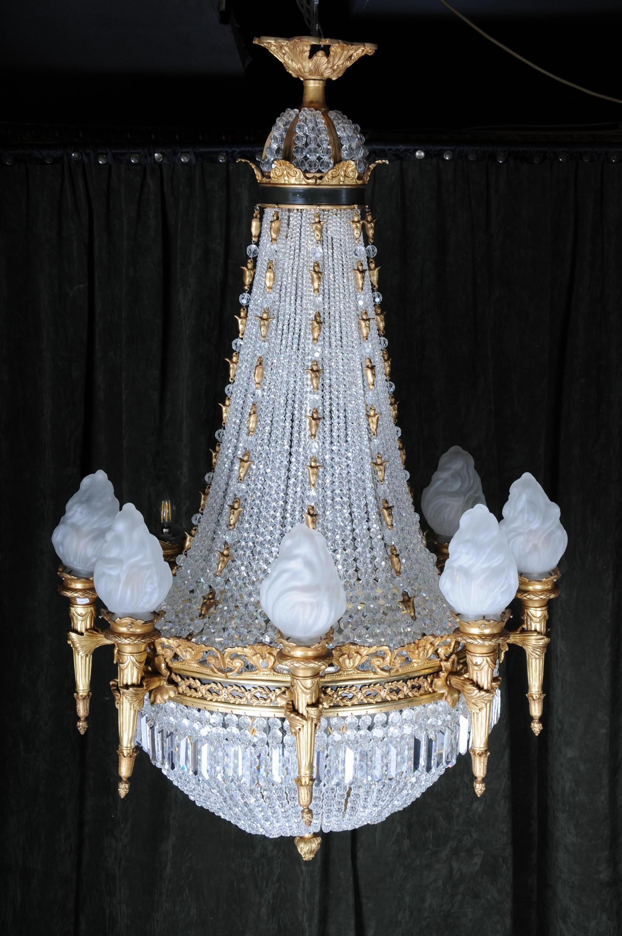Splendid classicist ceiling candelabra / chandelier empire style
Fine, engraved and cast bronze. Basket-formed corpus from handcut Frenches ball prisms. Connected through wide, ornamental reliefed and broken hoop. There from 8 torch-formed Light