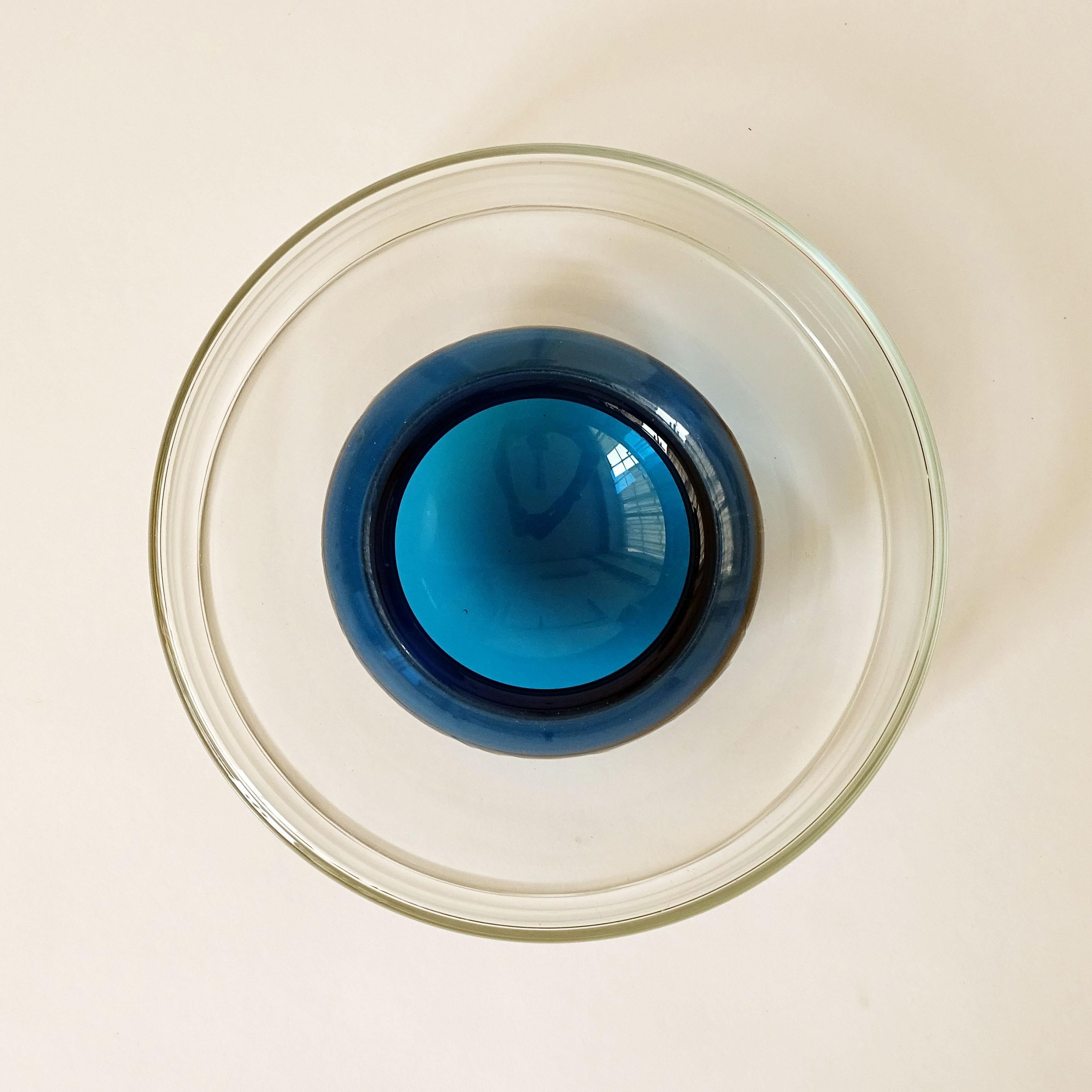 Espléndido Recipiente de cristal de Murano Eleonora Peduzzi Riva para Vistosi Venezia.
En cristal de Murano transparente y azul.