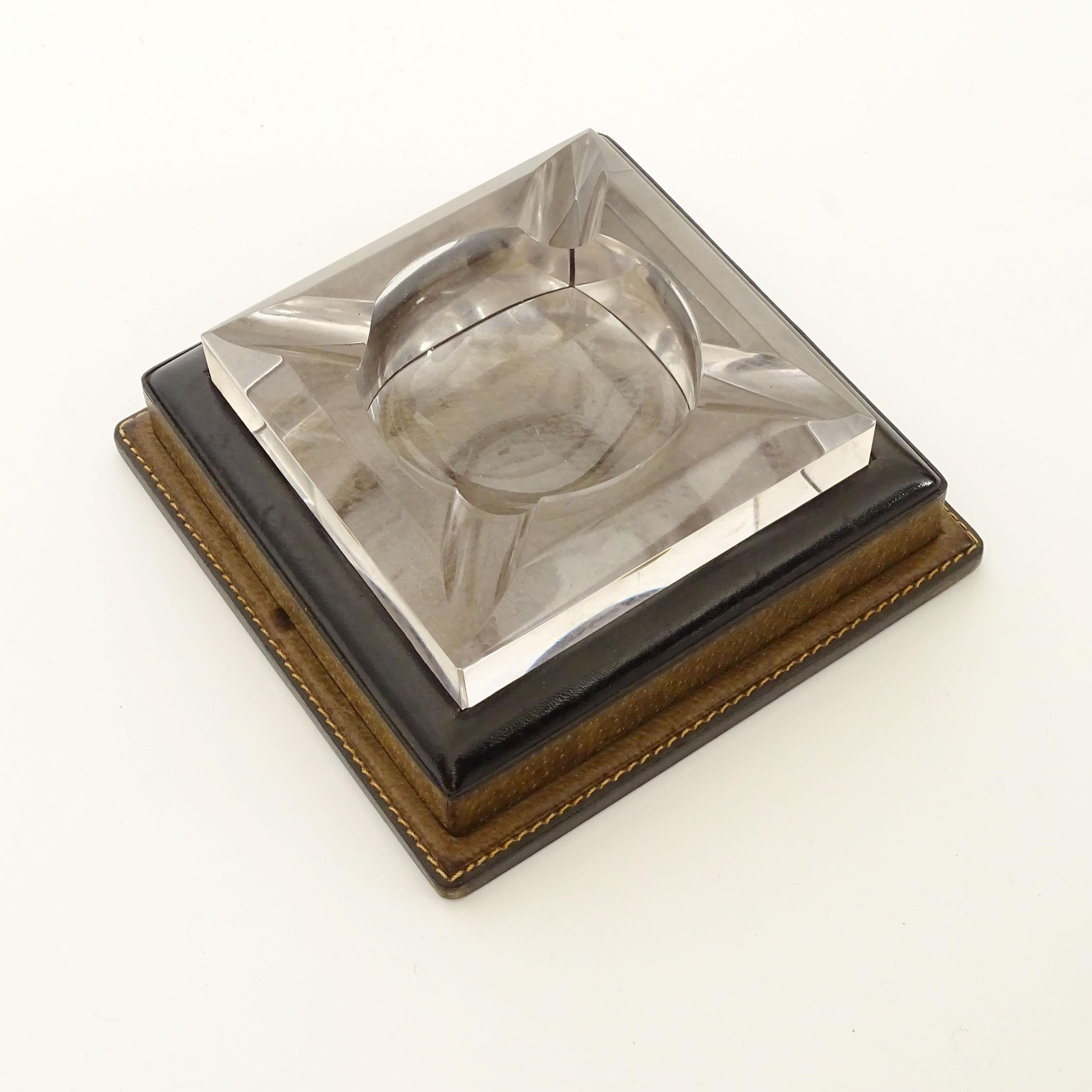 Espléndido cenicero Gucci de cuero y cristal de los años 70 Moderno de mediados de siglo en venta