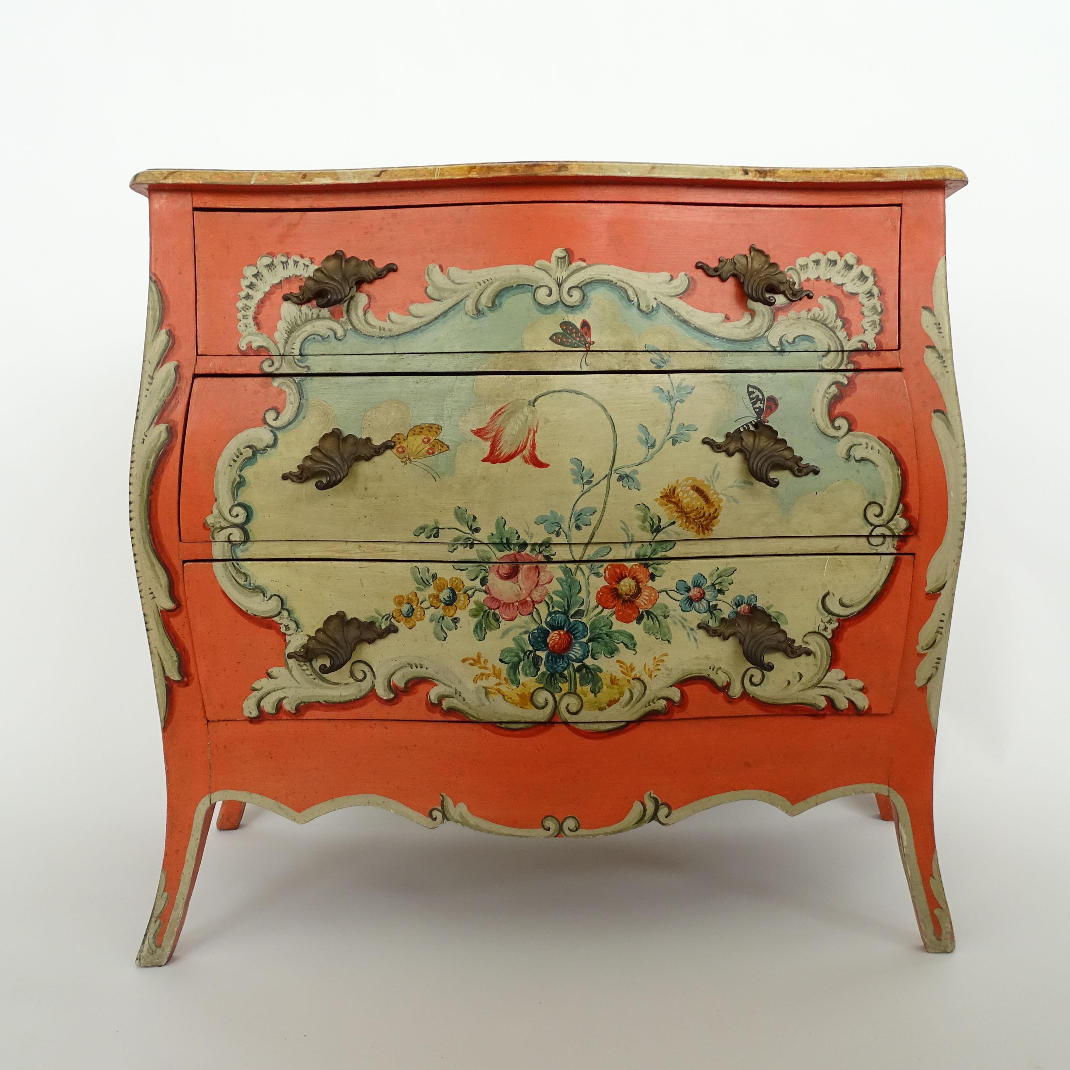 Splendid Italian 1940s Flowers and Butterflies Painted Commode For Sale 6