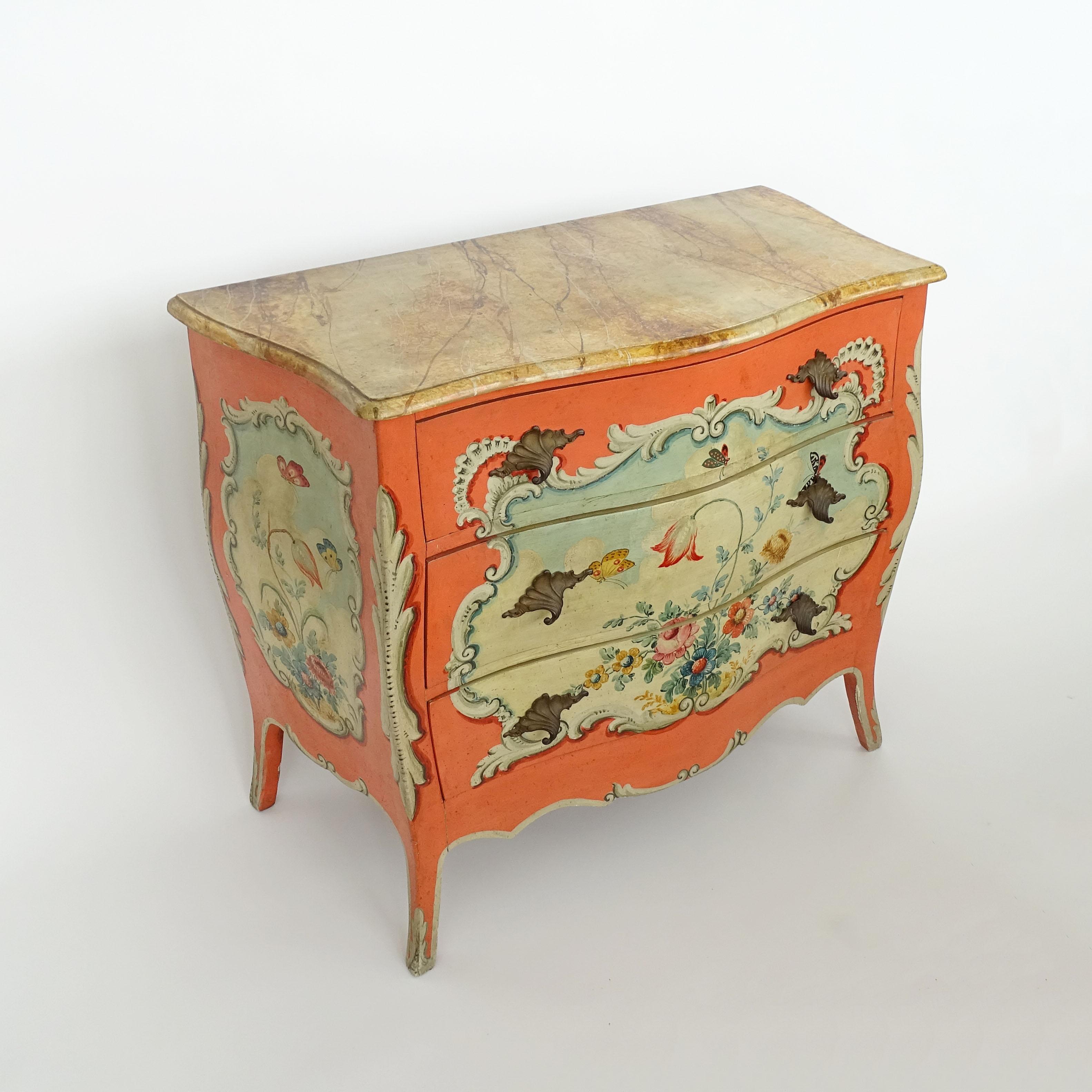 Splendid Italian 1940s Flowers and Butterflies Painted Commode For Sale 3