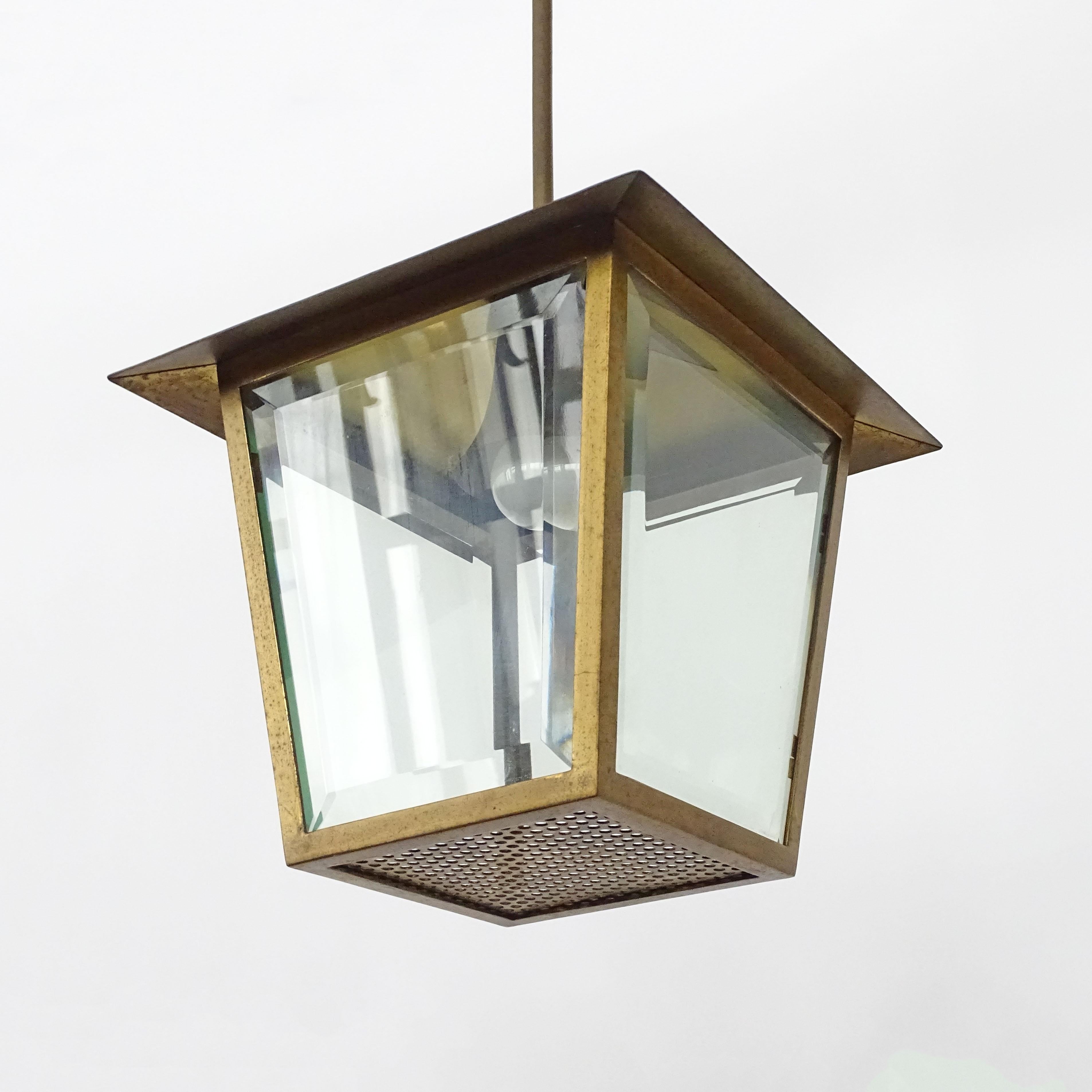 Splendid Italian 1940s Pendant Lamp in Perforated Brass and Cut Glass In Good Condition For Sale In Milan, IT