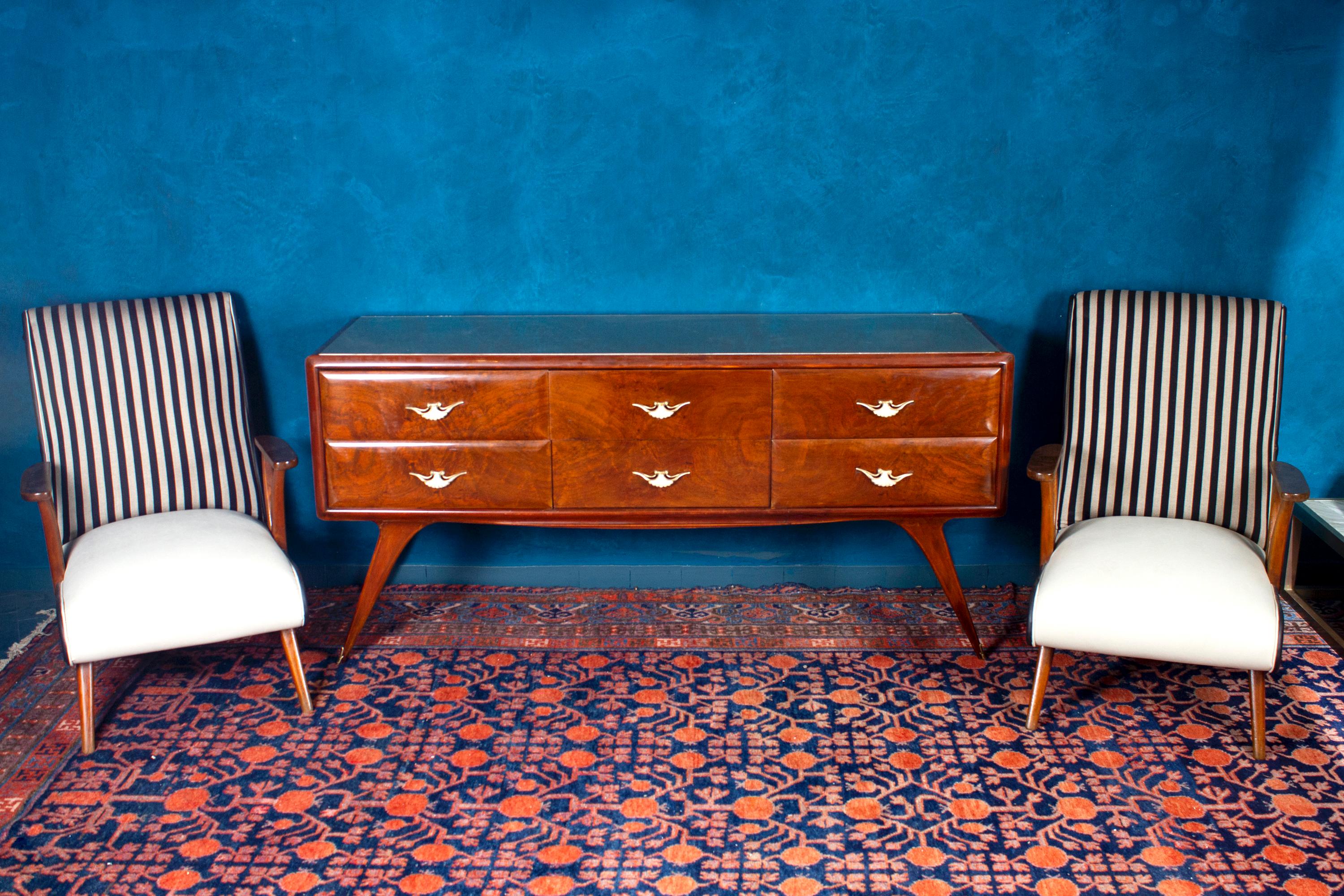 Splendid Italian Mid-Century Commode or Dresser, circa 1950s For Sale 6