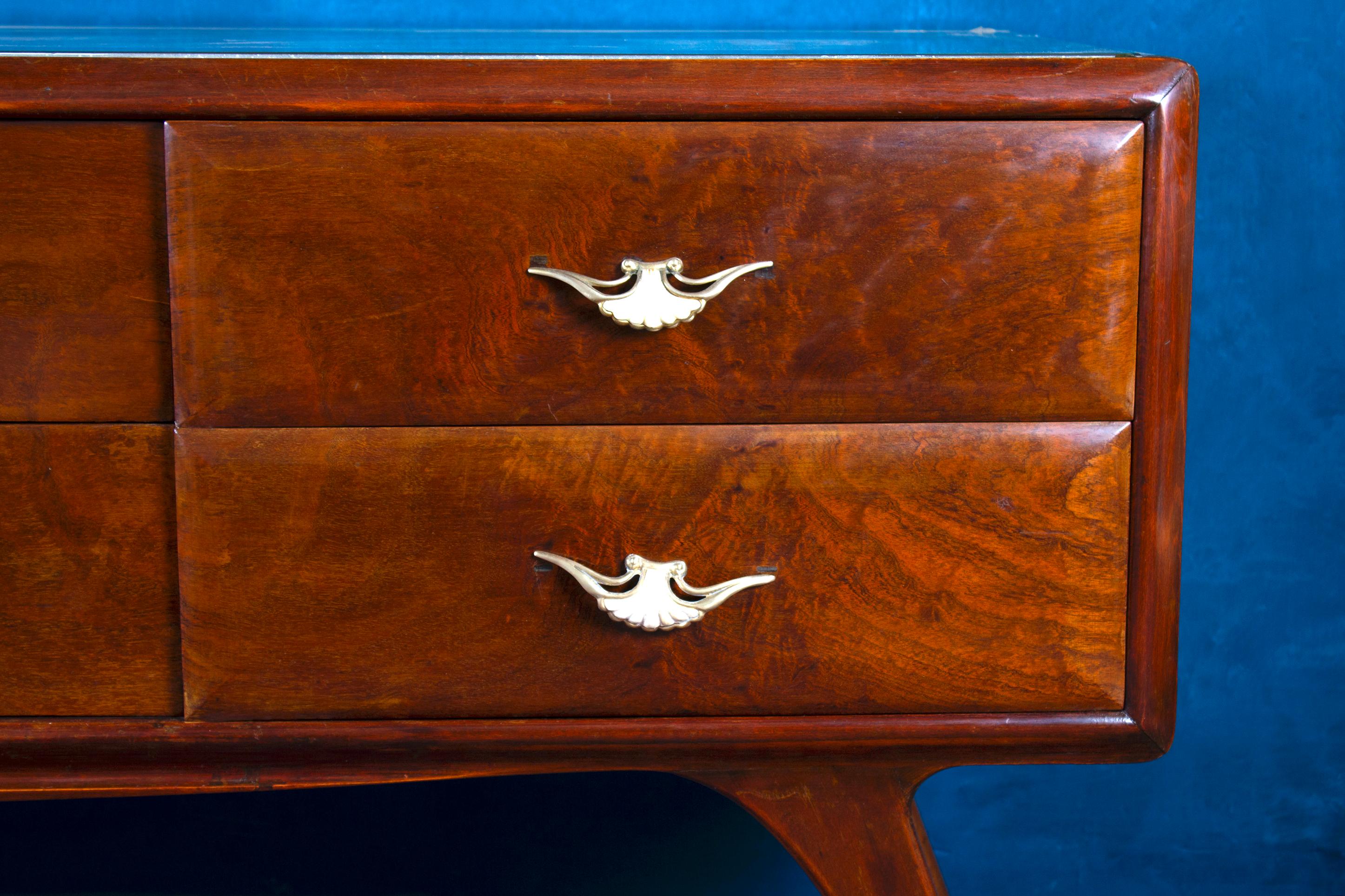 Mid-Century Modern Splendid Italian Mid-Century Commode or Dresser, circa 1950s For Sale