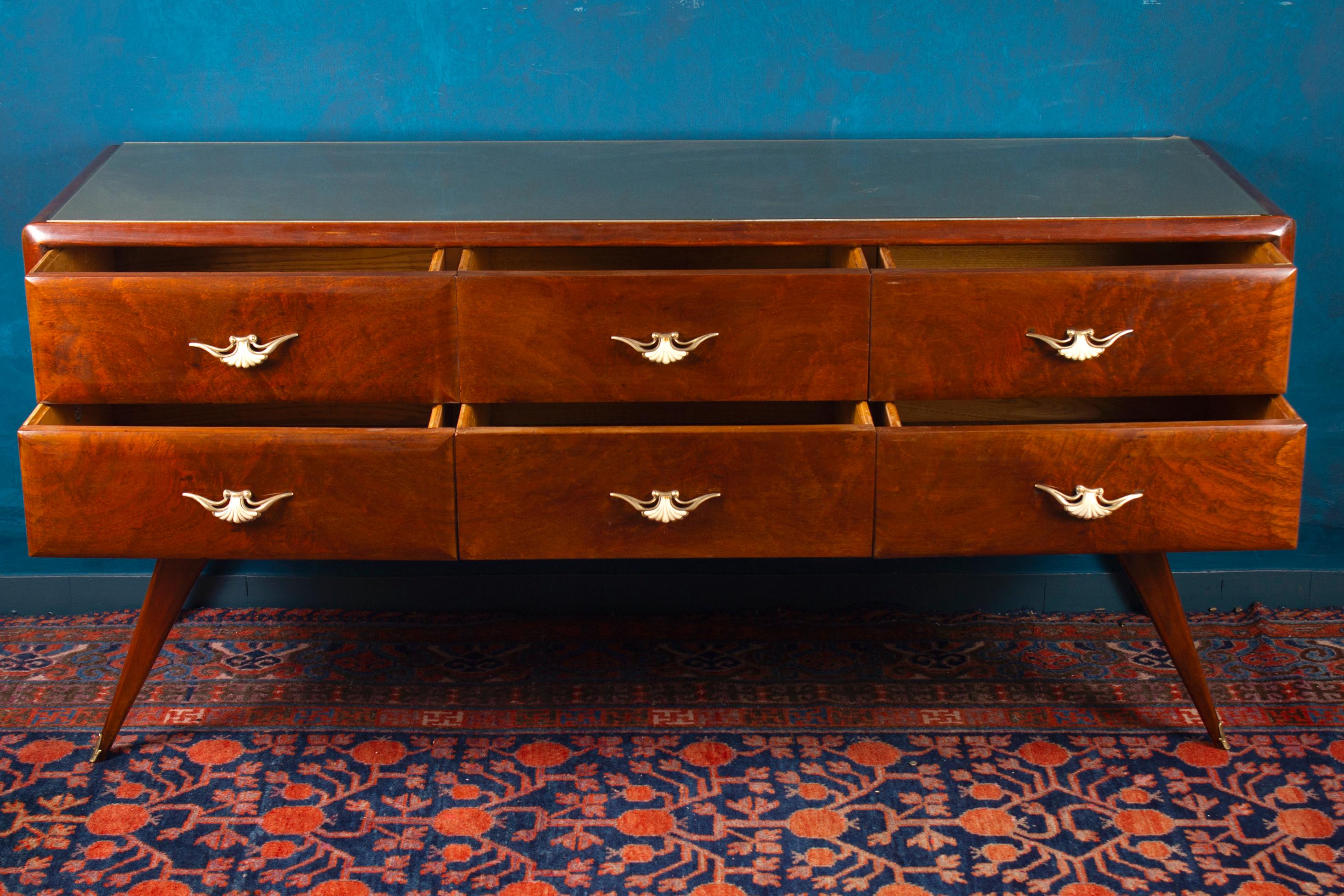 Splendid Italian Mid-Century Commode or Dresser, circa 1950s For Sale 2