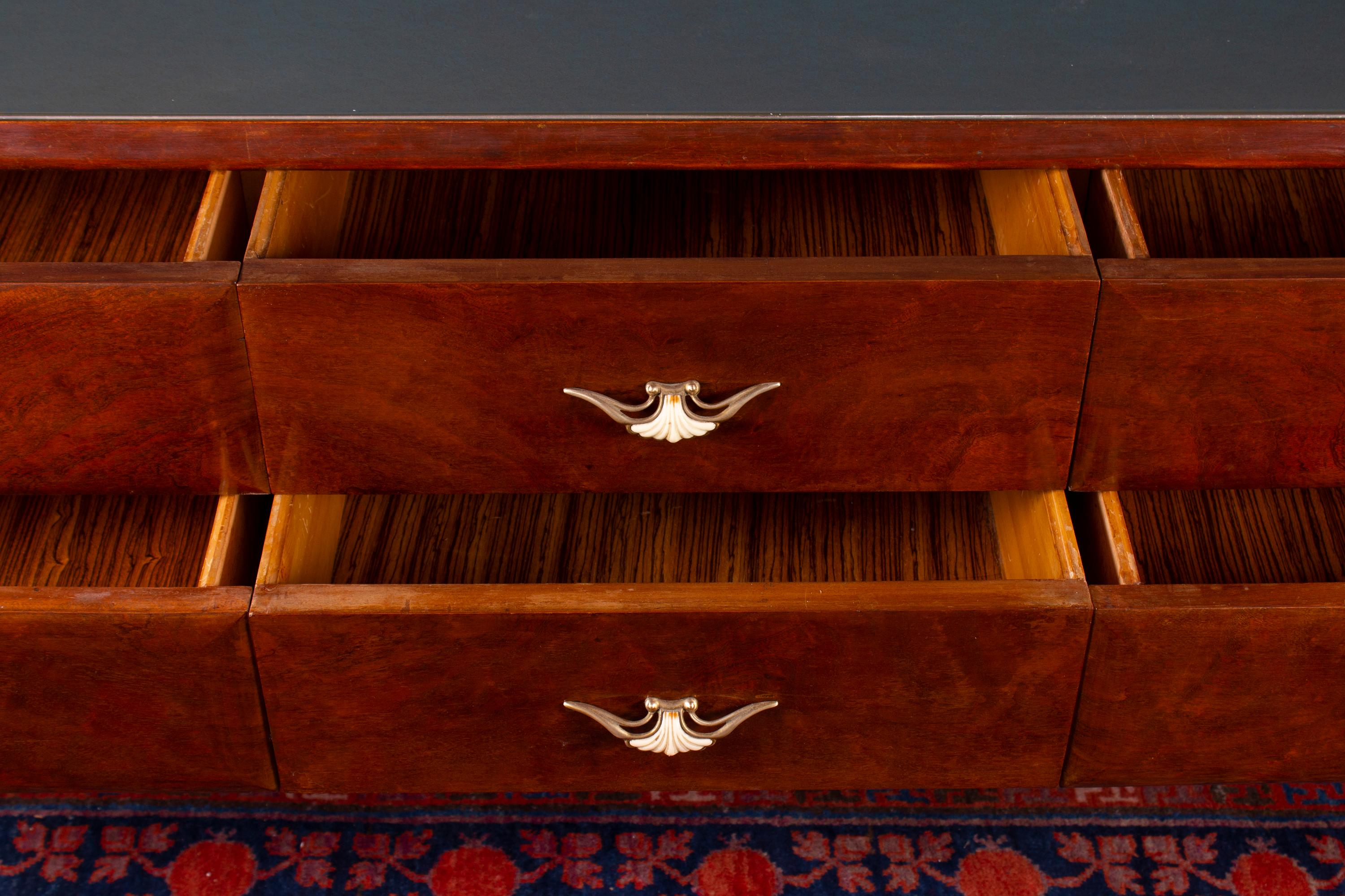 Splendid Italian Mid-Century Commode or Dresser, circa 1950s For Sale 3