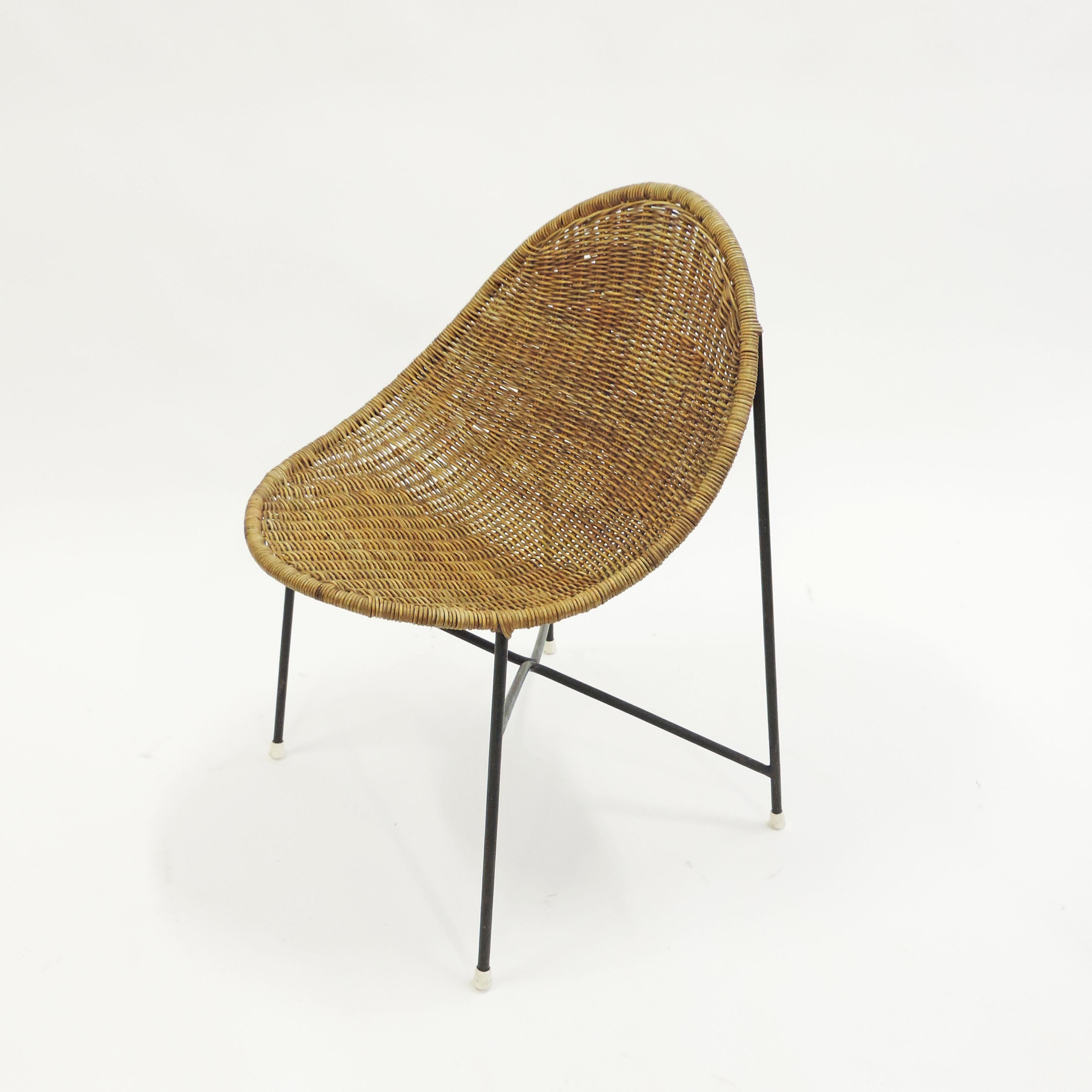 French duo Georges and Hermine Laurent Wicker and Metal Chair, 1950s In Good Condition For Sale In Milan, IT