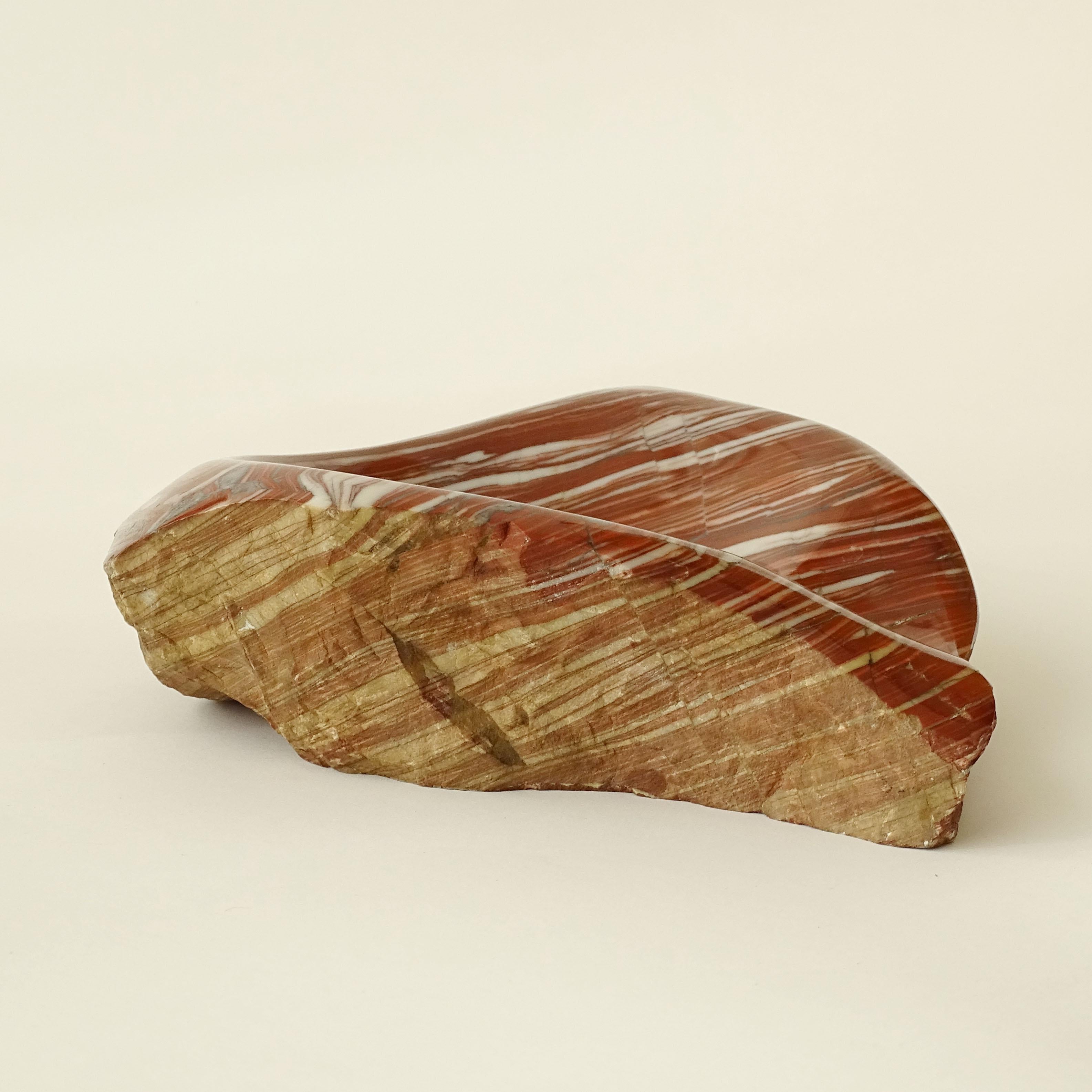 Splendid Large Rough Cut Red and White Stone Vide-Poche or Ashtray In Good Condition For Sale In Milan, IT