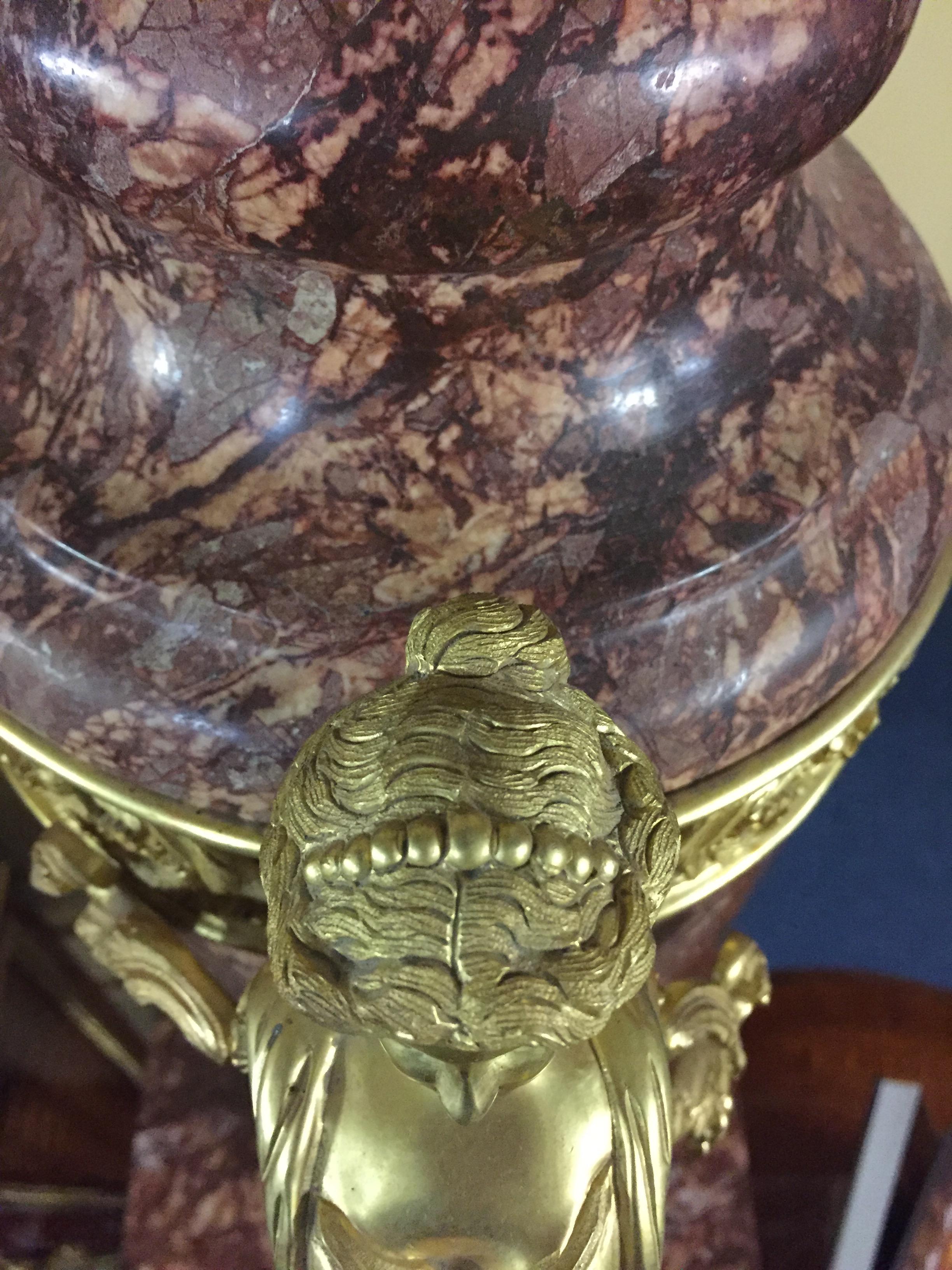 Prächtige Vase mit Deckel aus Marmor im Stil von Louis XVI Bronze im Angebot 9
