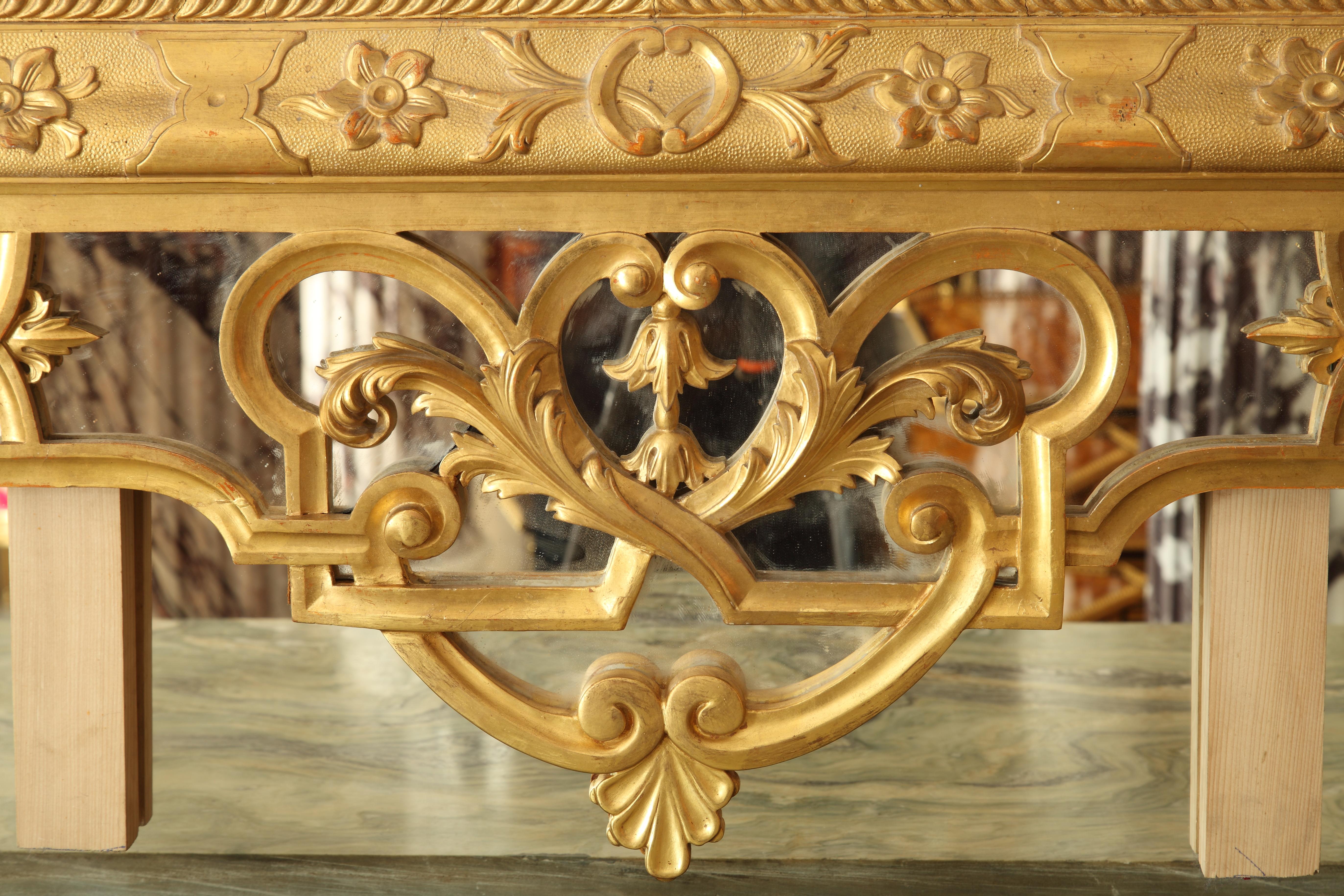 XIXe siècle Magnifique miroir en bois doré, Italie, 2e moitié du 19e siècle en vente