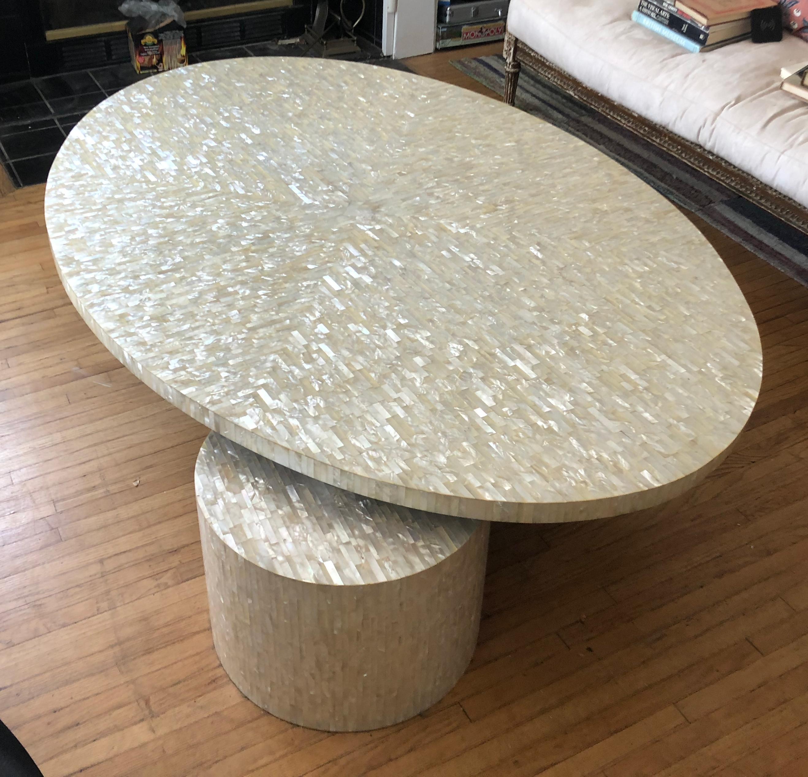 Splendid unique Memphis style mother of pearl coffee table For Sale 3