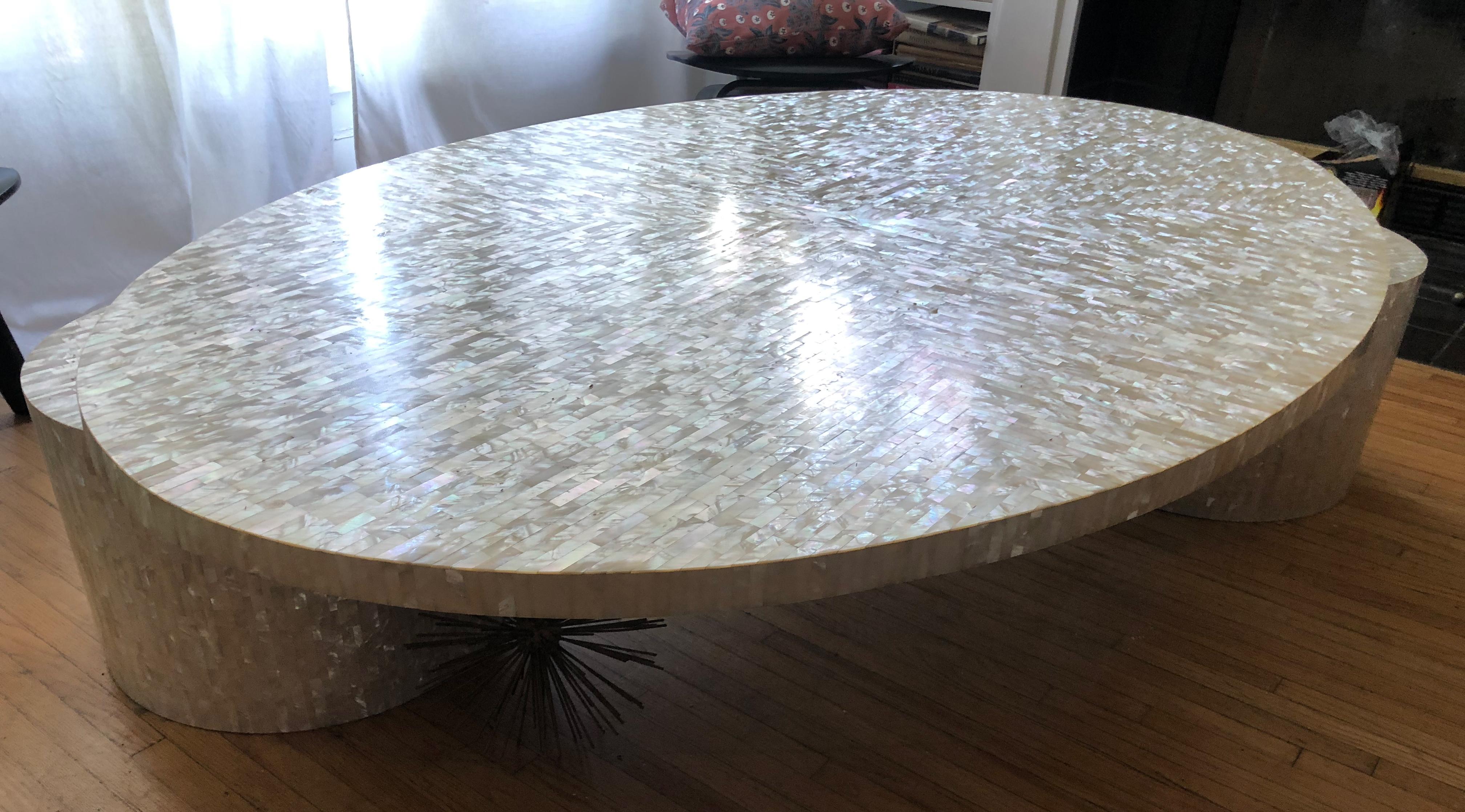 Splendid unique Memphis style mother of pearl coffee table For Sale 5