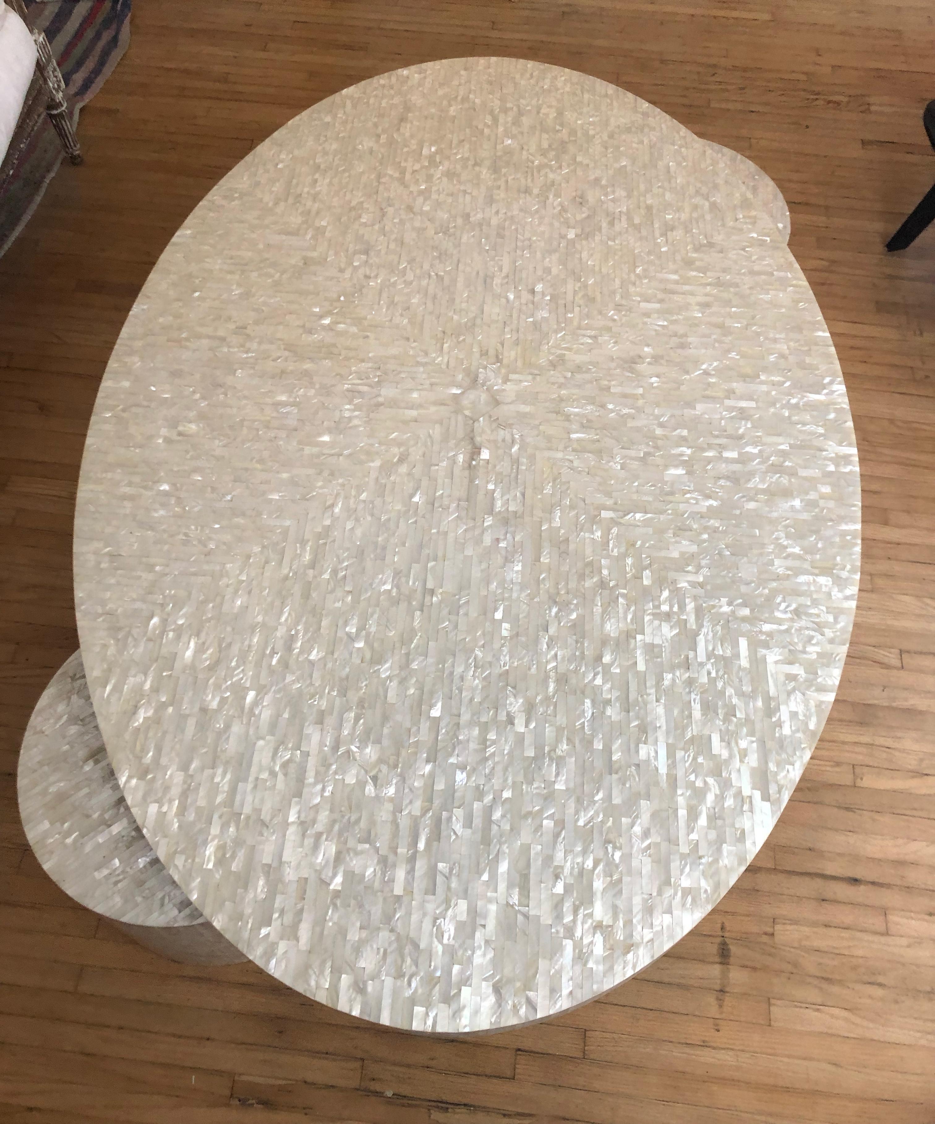 Splendid unique Memphis style mother of pearl coffee table For Sale 7