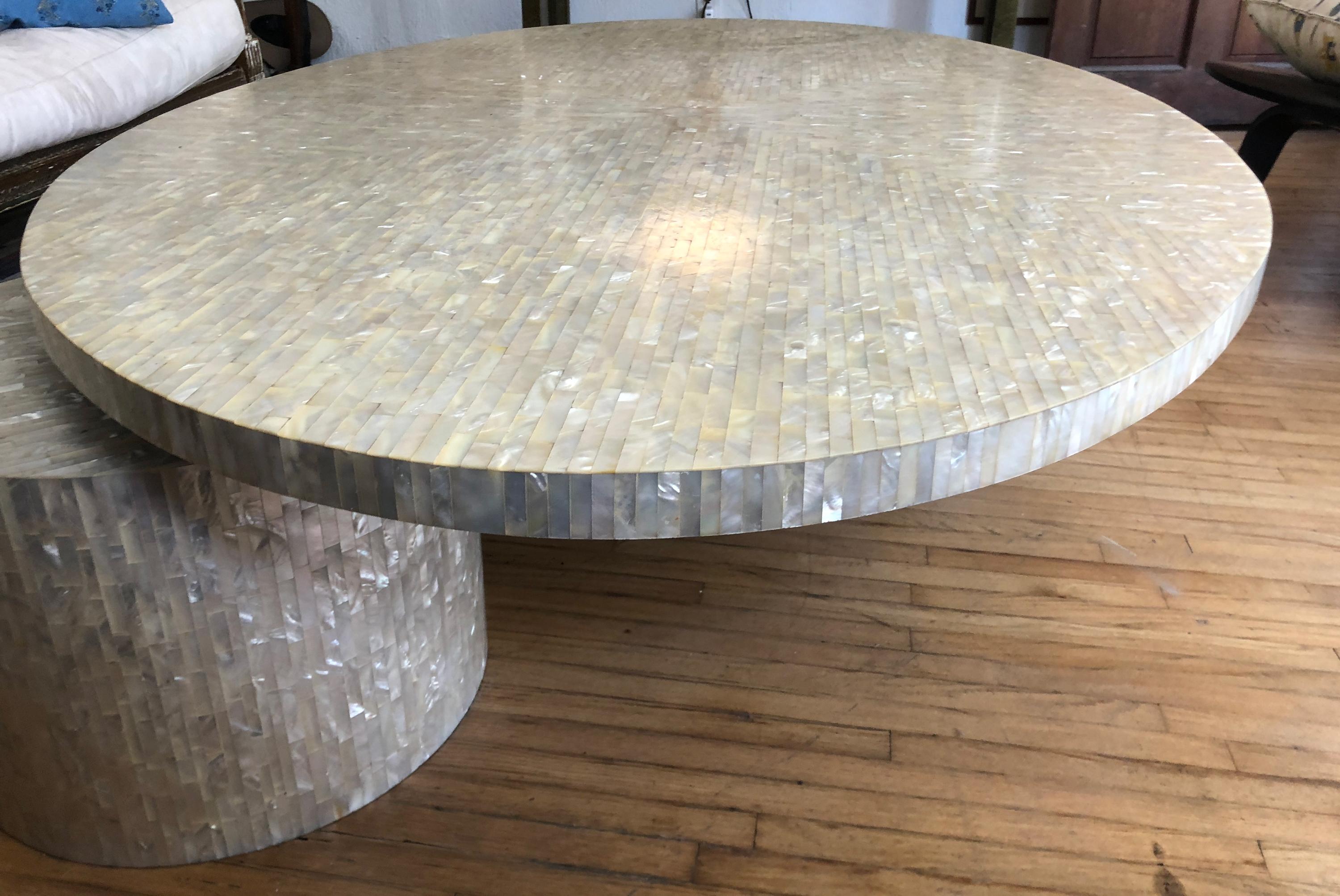 Splendid unique Memphis style mother of pearl coffee table For Sale 8
