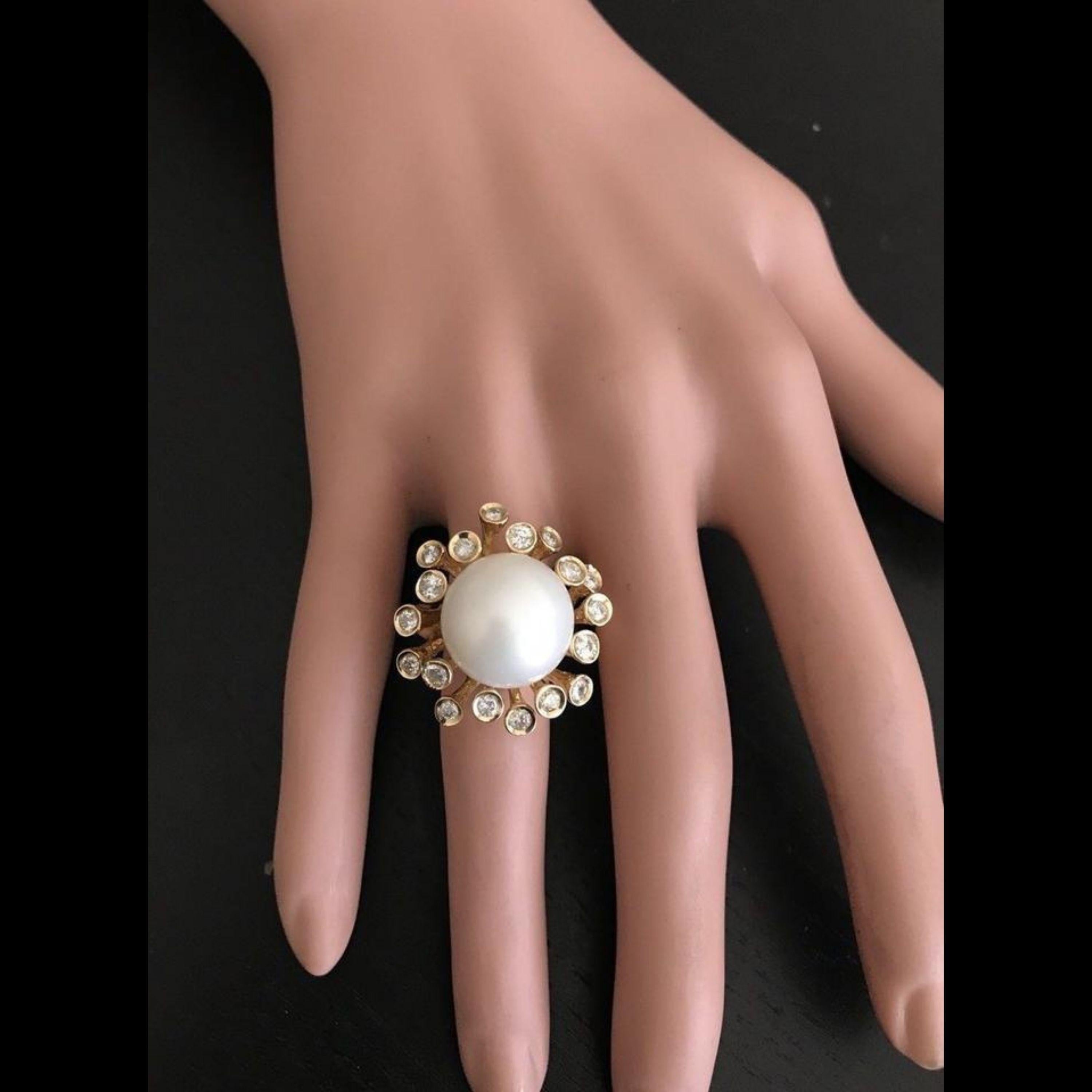 Splendid Natural South Sea Pearl and Diamond 14 Karat Solid Yellow Gold Ring For Sale 1