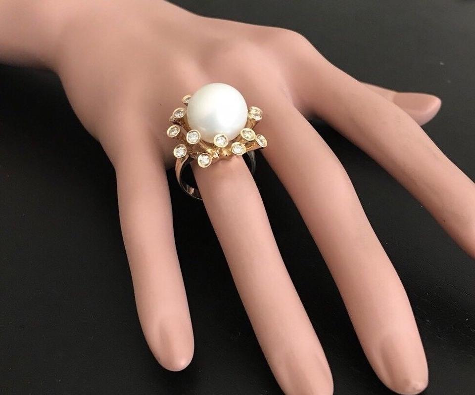 Splendid Natural South Sea Pearl and Diamond 14 Karat Solid Yellow Gold Ring For Sale 2