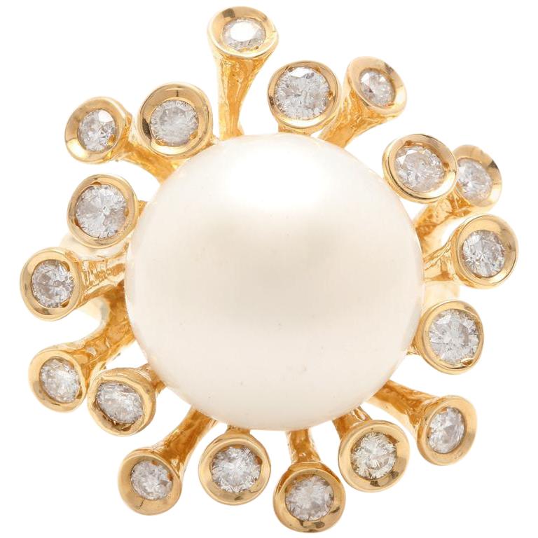 Splendid Natural South Sea Pearl and Diamond 14 Karat Solid Yellow Gold Ring For Sale