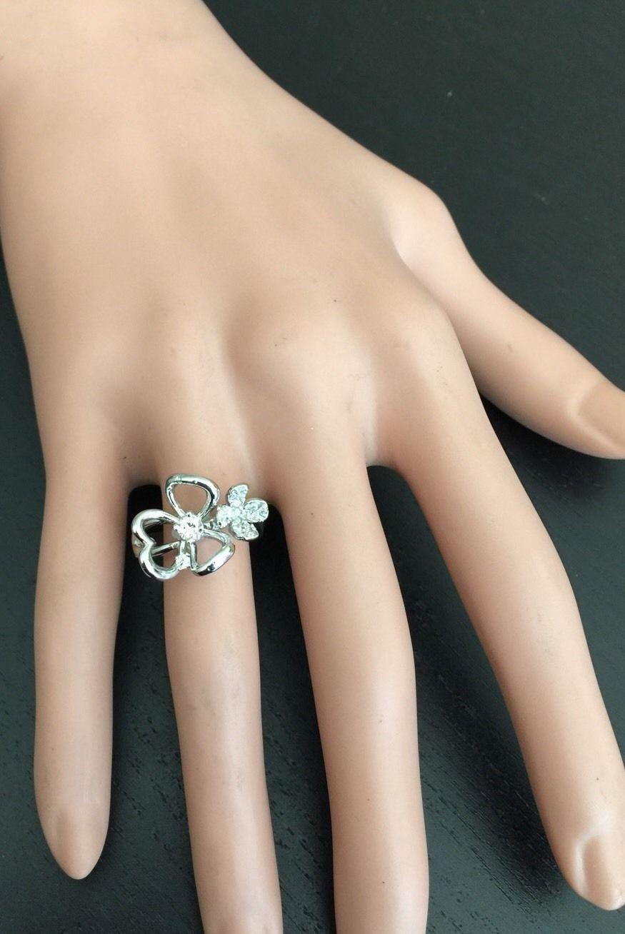 Splendide bague fleur en or blanc massif 14 carats avec diamants naturels en vente 3