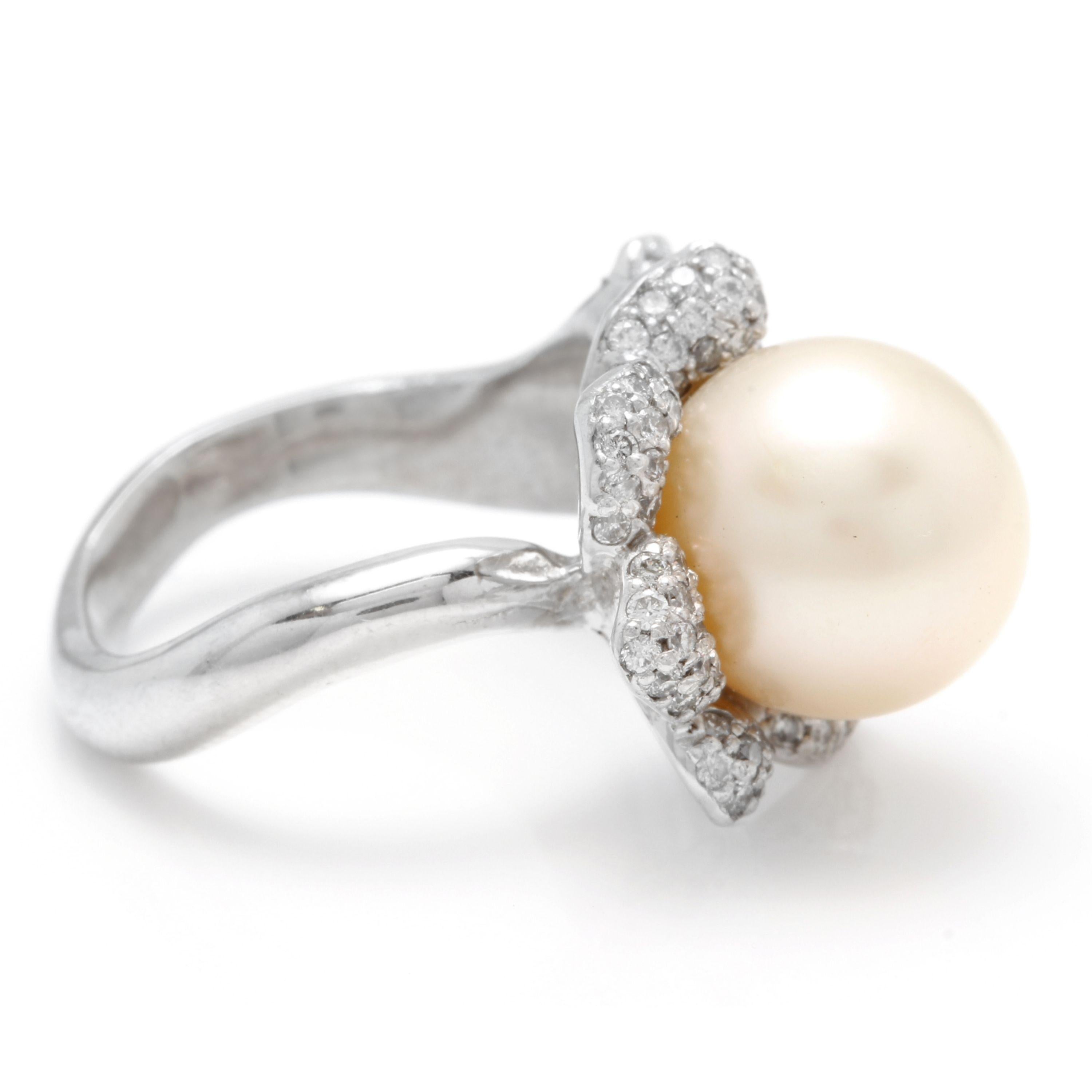 Splendid Natural South Sea Pearl and Diamond 14 Karat Solid White Gold Ring In New Condition For Sale In Los Angeles, CA