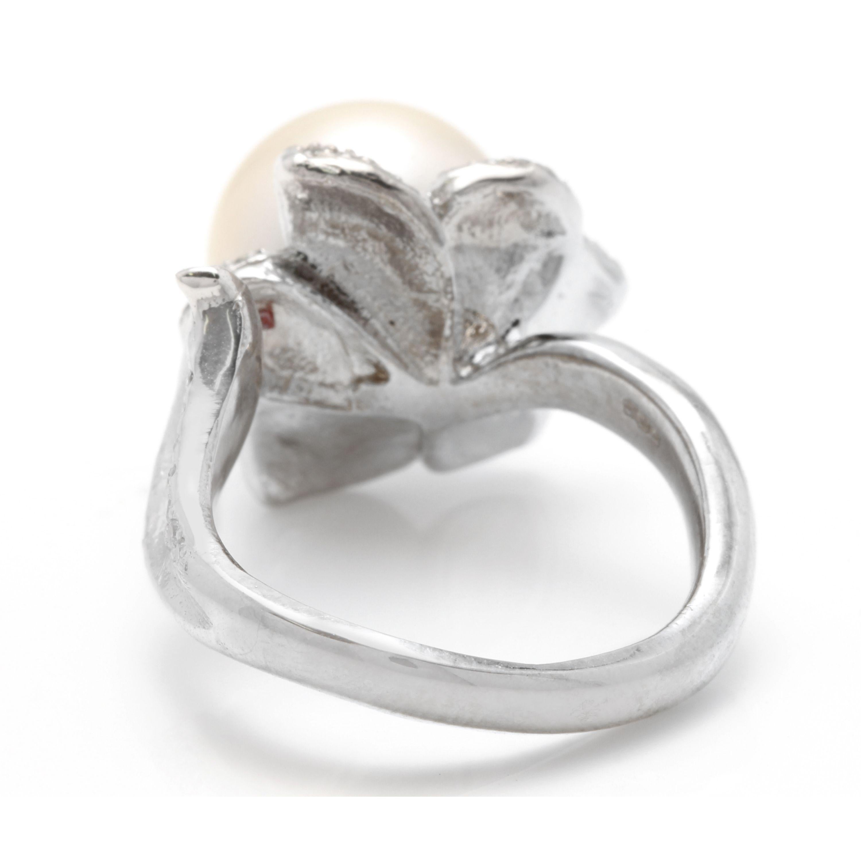 Women's Splendid Natural South Sea Pearl and Diamond 14 Karat Solid White Gold Ring For Sale