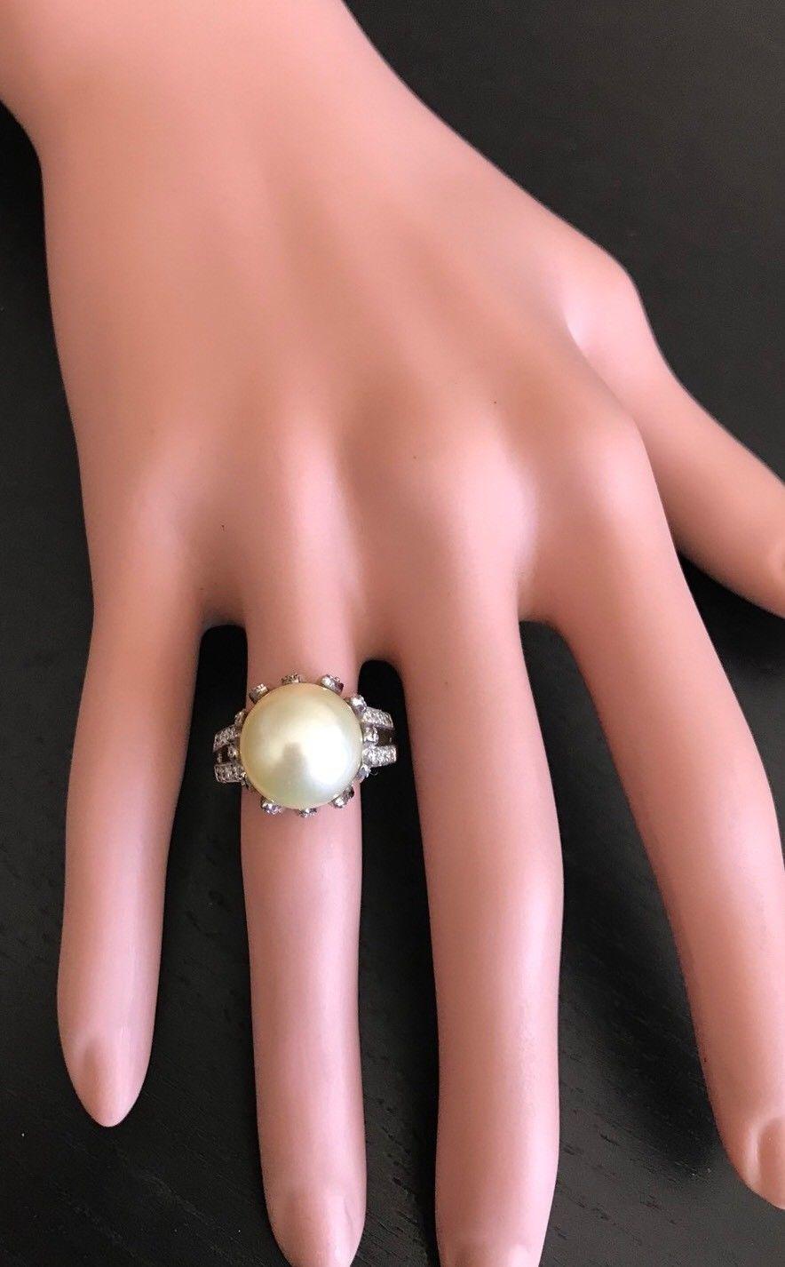 Splendid Natural South Sea Pearl and Diamond 14 Karat Solid White Gold Ring For Sale 1