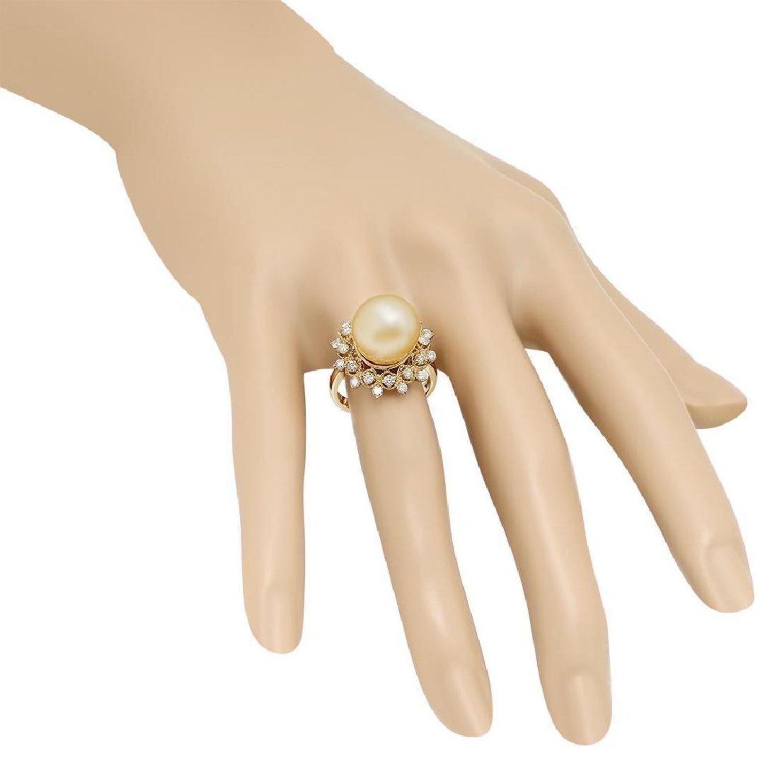 Mixed Cut Splendid Natural South Sea Pearl and Diamond 14 Karat Solid Yellow Gold Ring For Sale