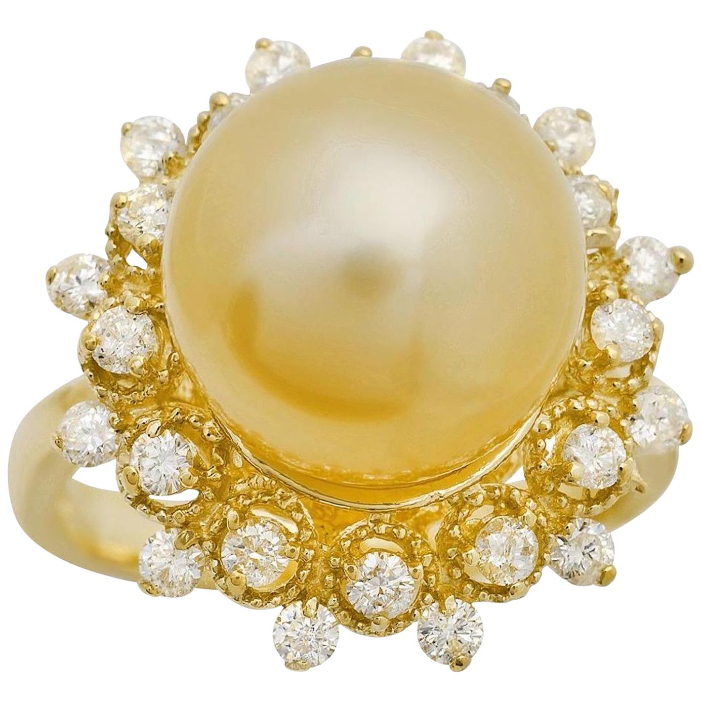 Splendid Natural South Sea Pearl and Diamond 14 Karat Solid Yellow Gold Ring For Sale