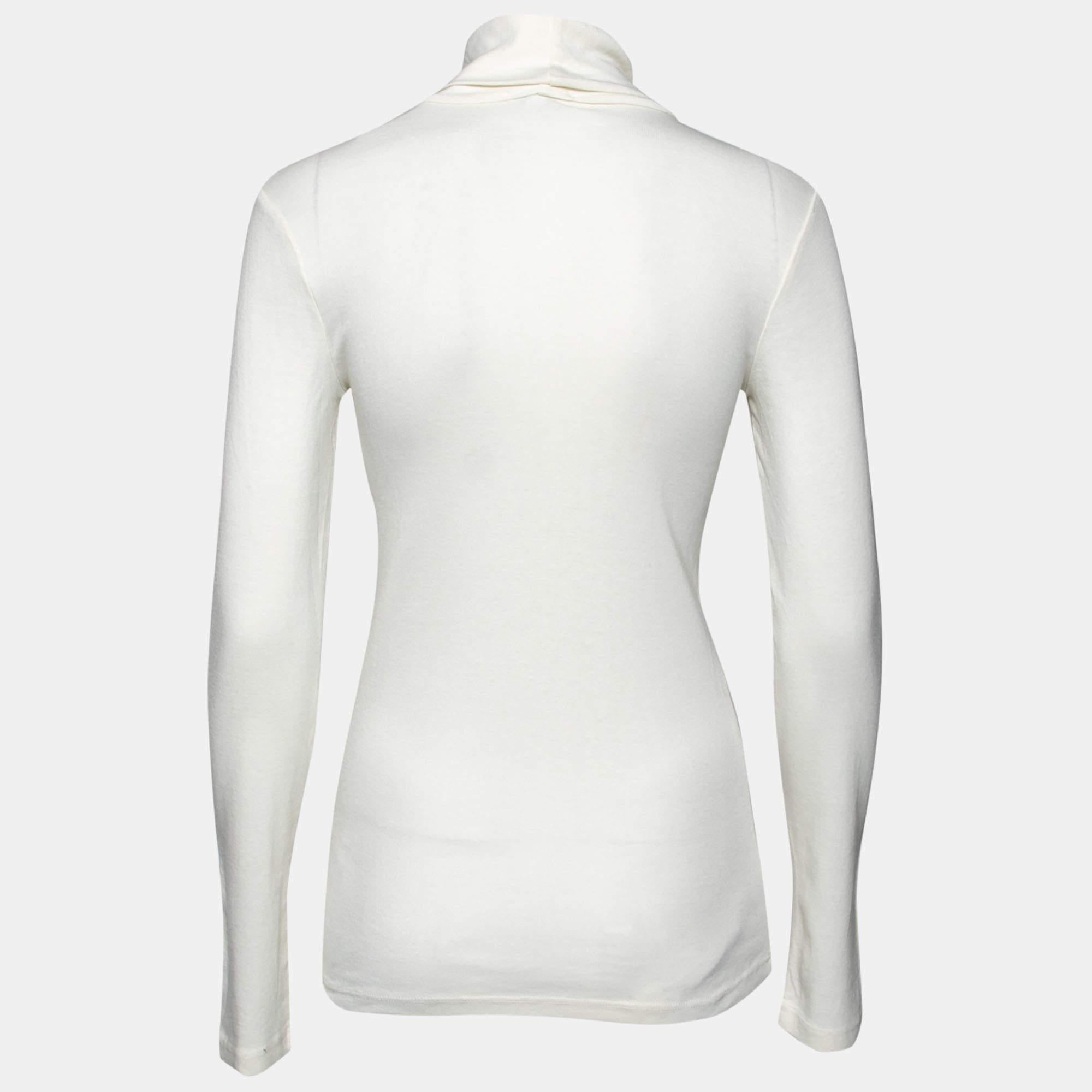This long sleeved top from Splendid is perfect for casual outings. It is stitched from cotton into a fitted shape with a turtle neck and will look chic when paired with blue jeans and ballet flats.