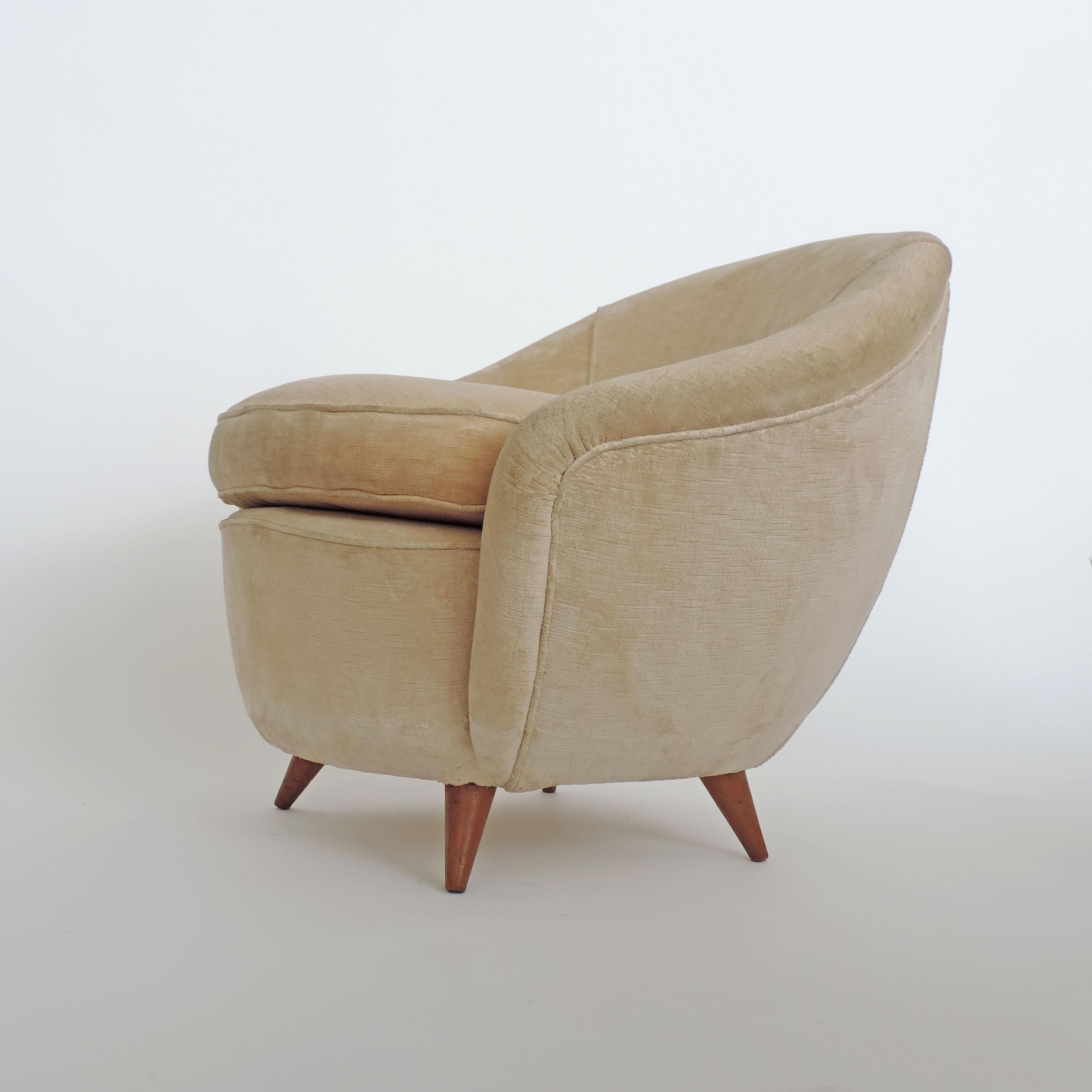 Splendid Pair of Italian 1940s Lounge Chairs 4
