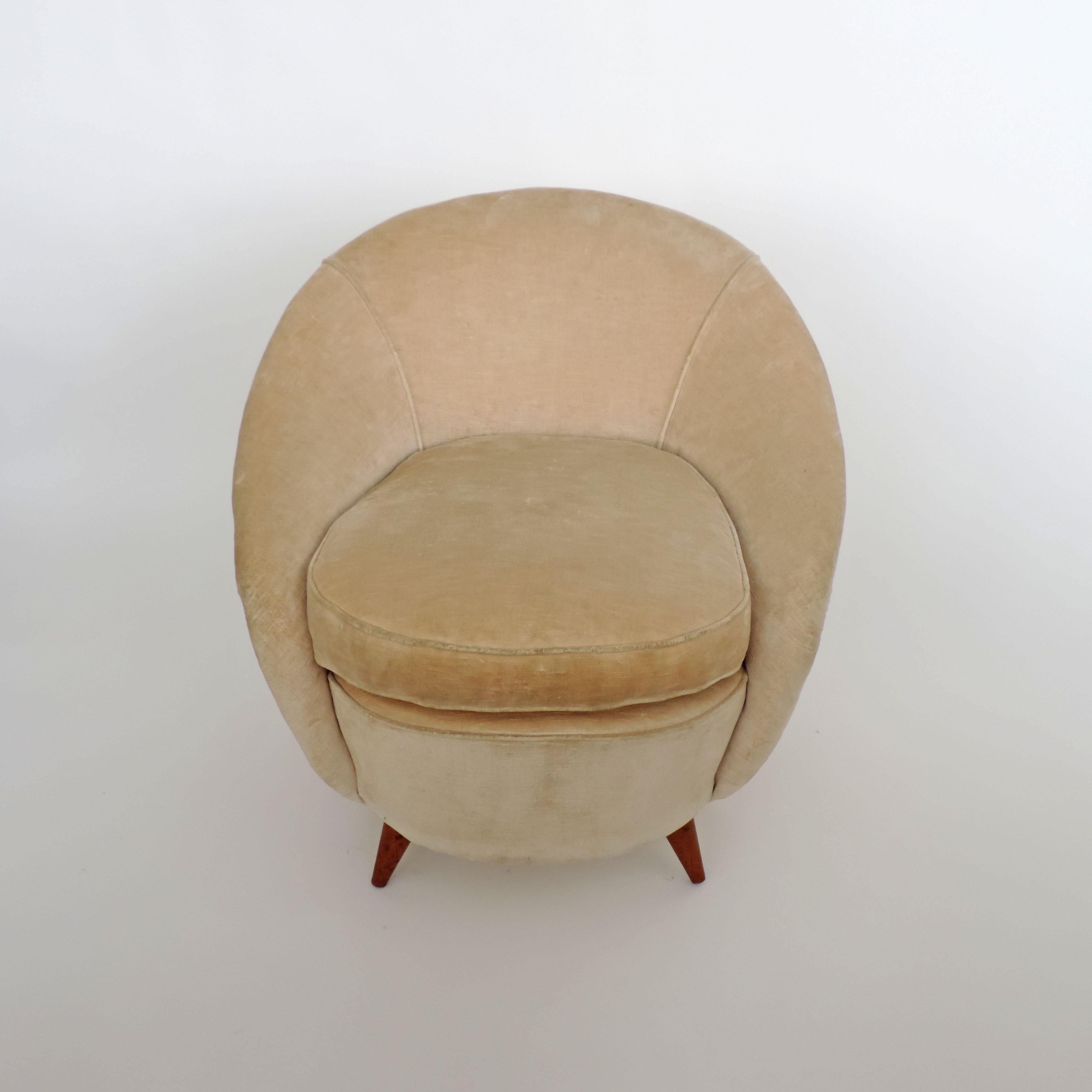 Splendid Pair of Italian 1940s Lounge Chairs 1