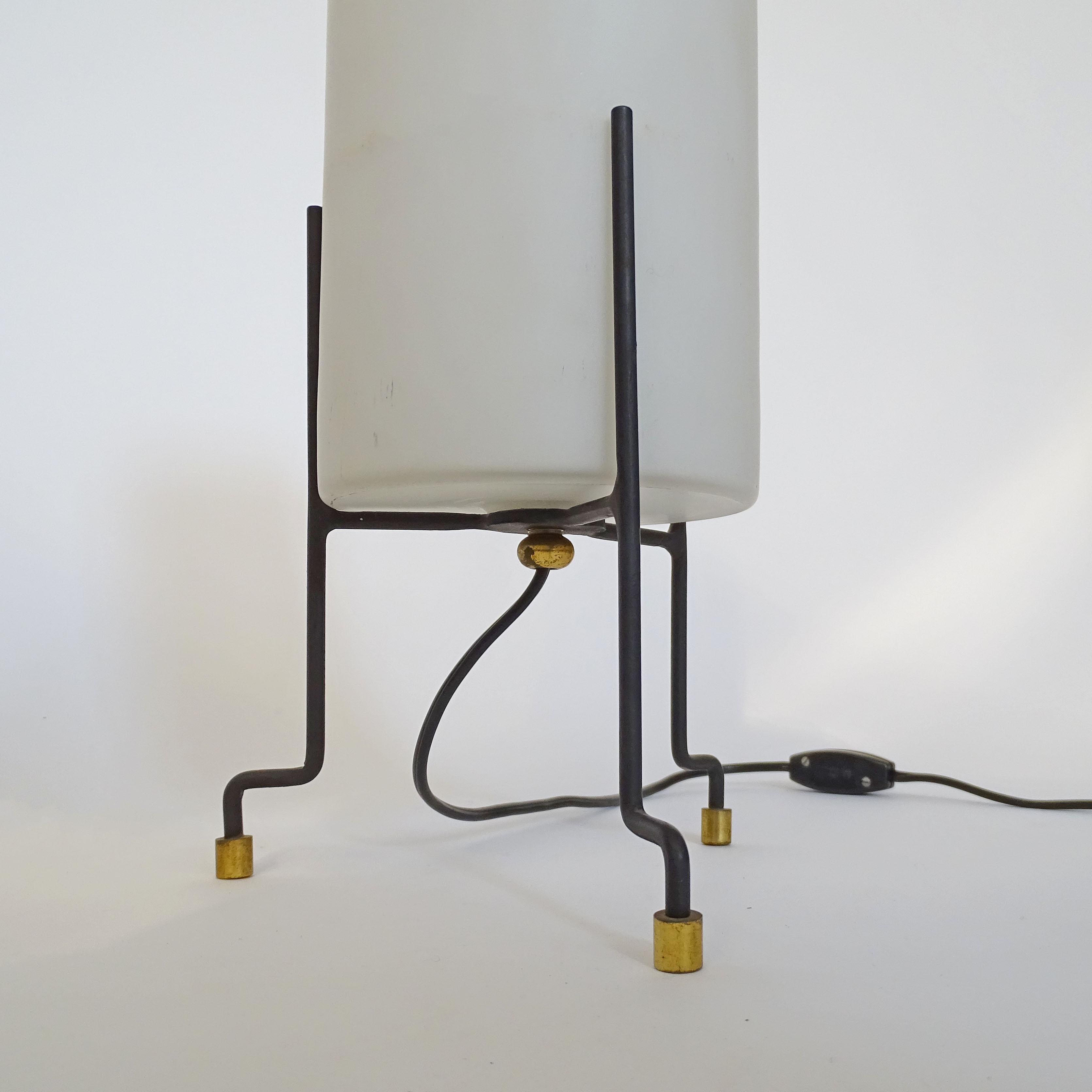 Metal Splendid pair of Italian 1950s minimalistic table lamps. For Sale