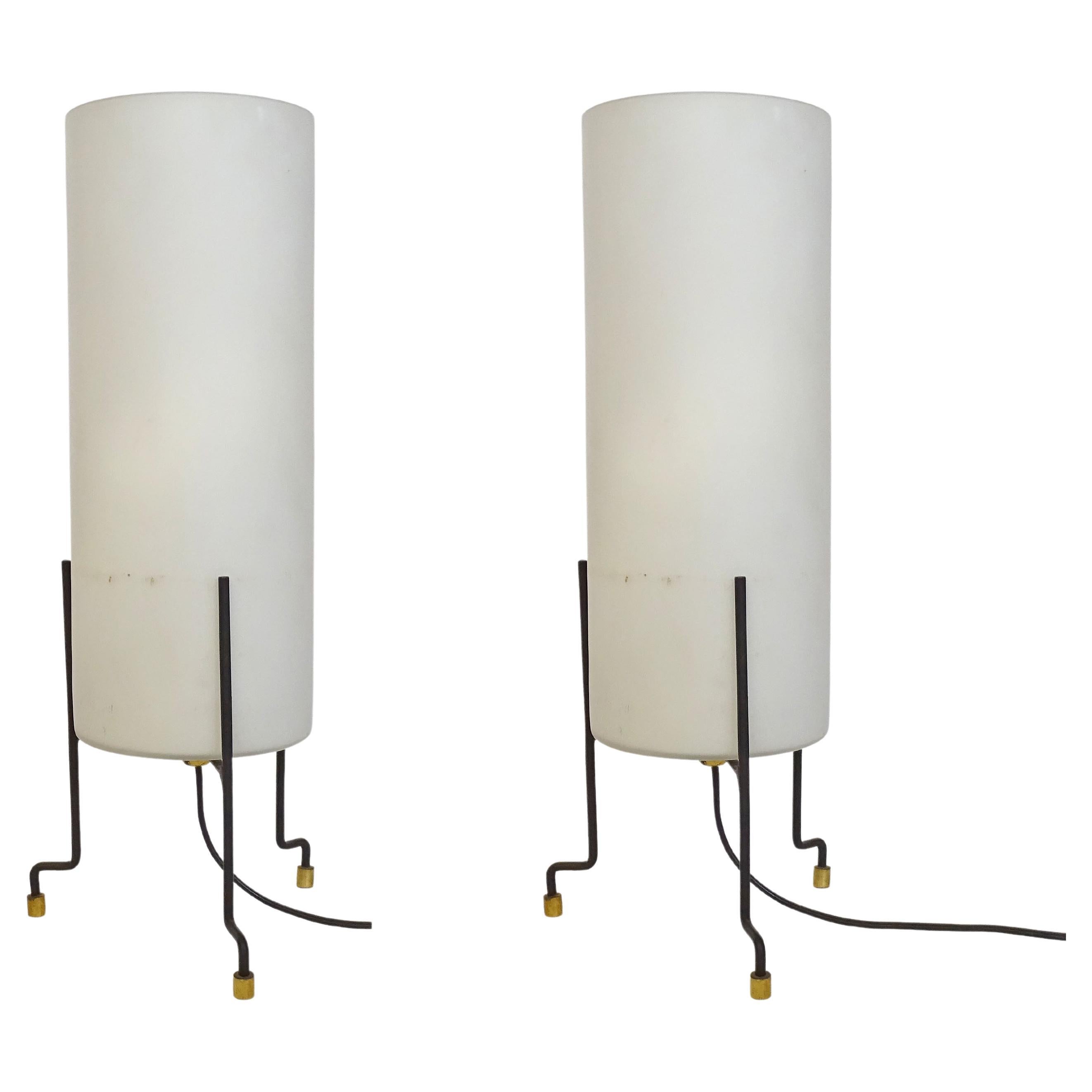 Prächtiges Paar italienischer minimalistischer Tischlampen aus den 1950er Jahren.
