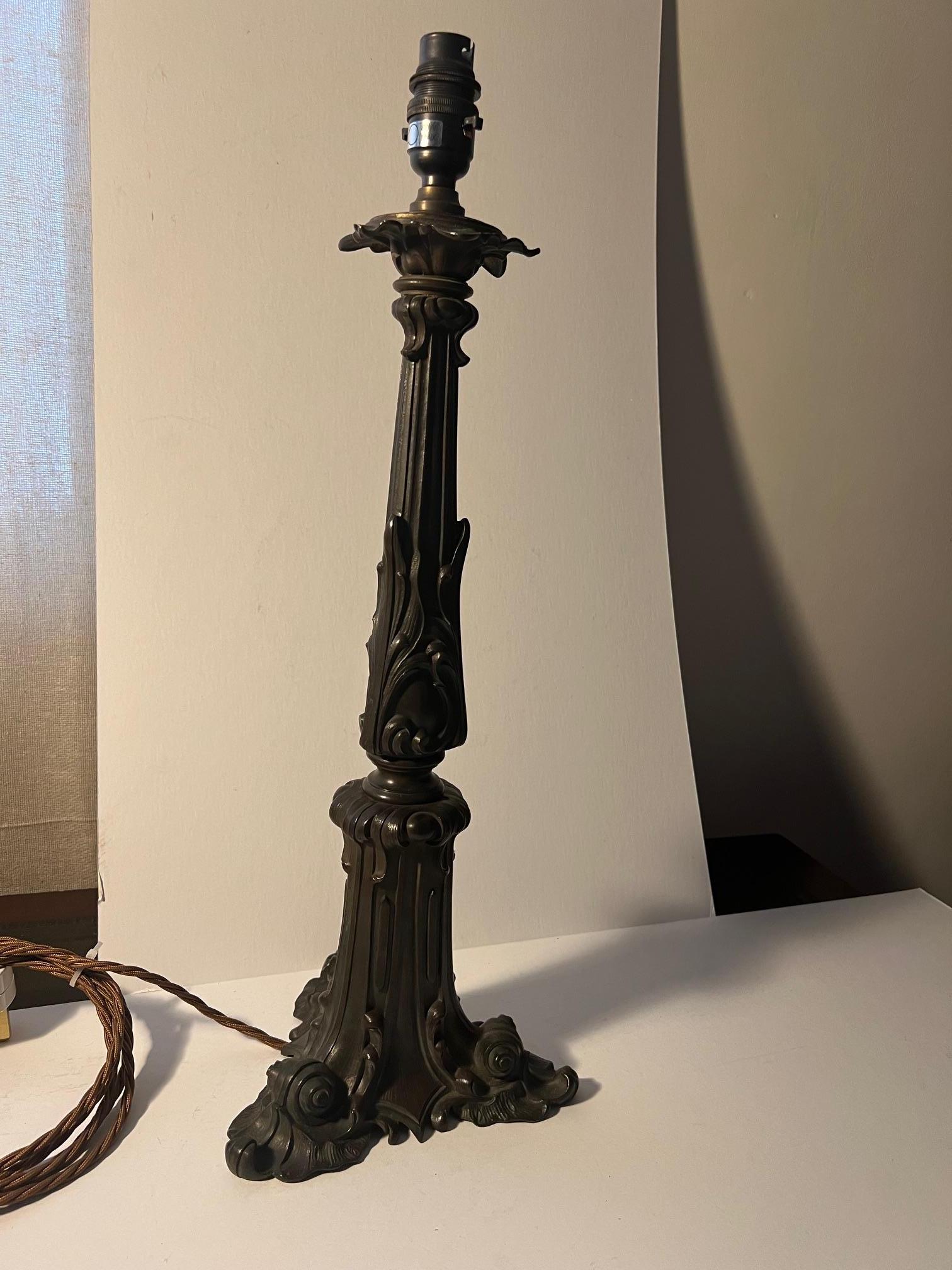 Splendid Rococo Bronze Table Lamp For Sale 4