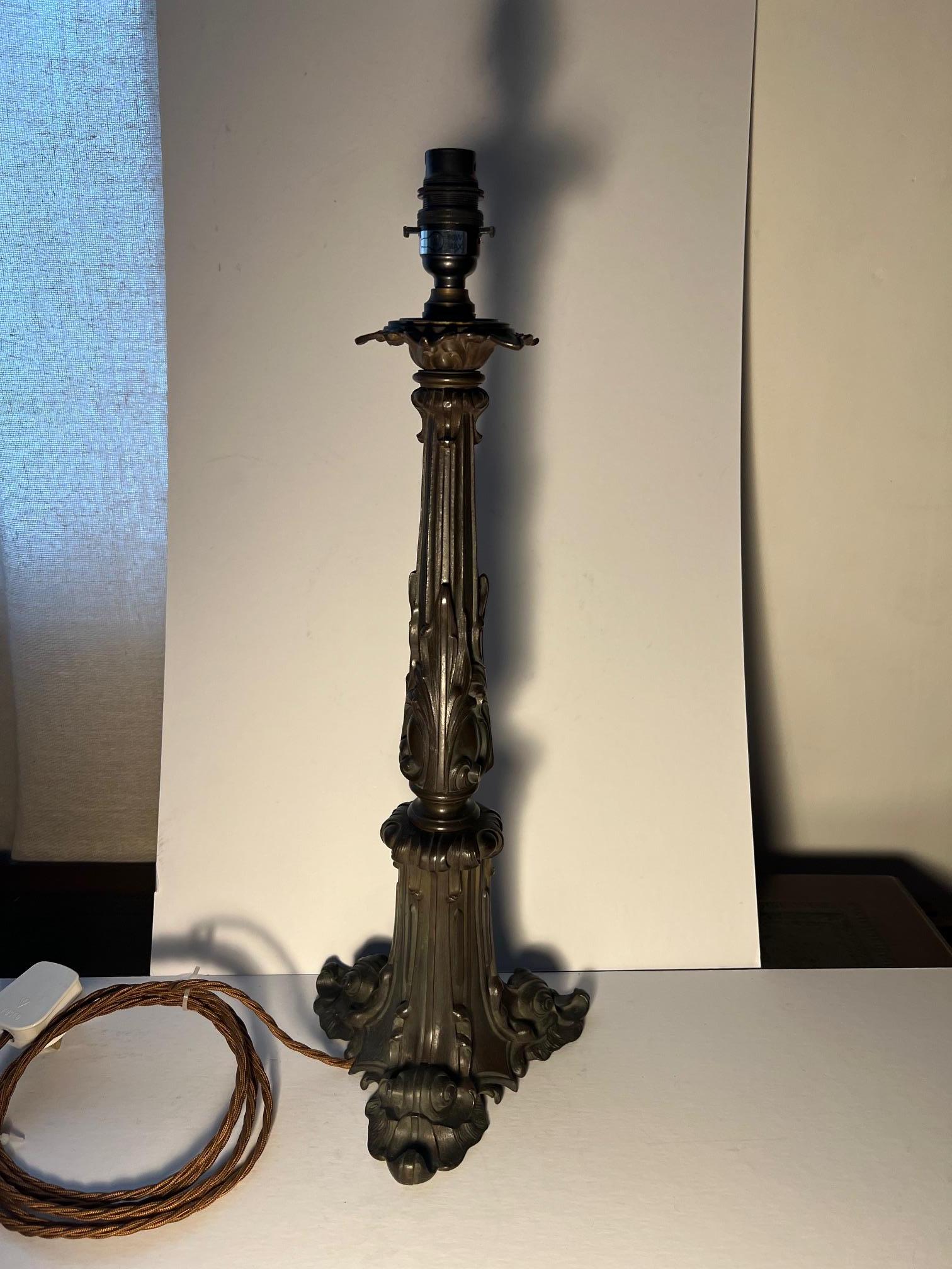 Splendid Rococo Bronze Table Lamp For Sale 5