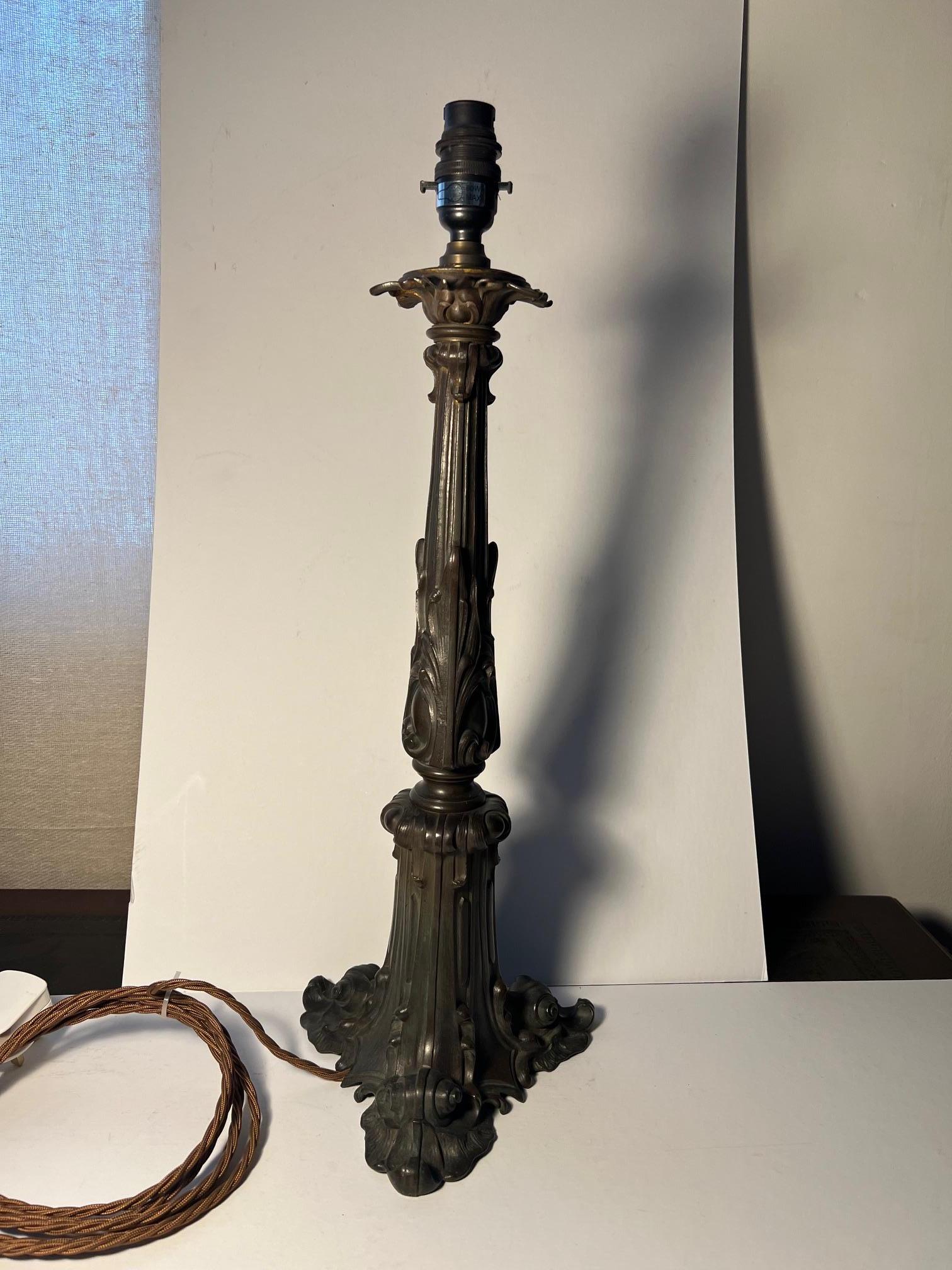 Splendid Rococo Bronze Table Lamp For Sale 6