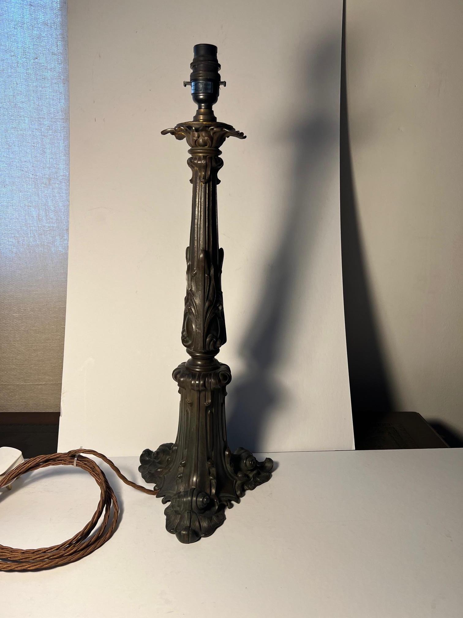 Splendid Rococo Bronze Table Lamp For Sale 7