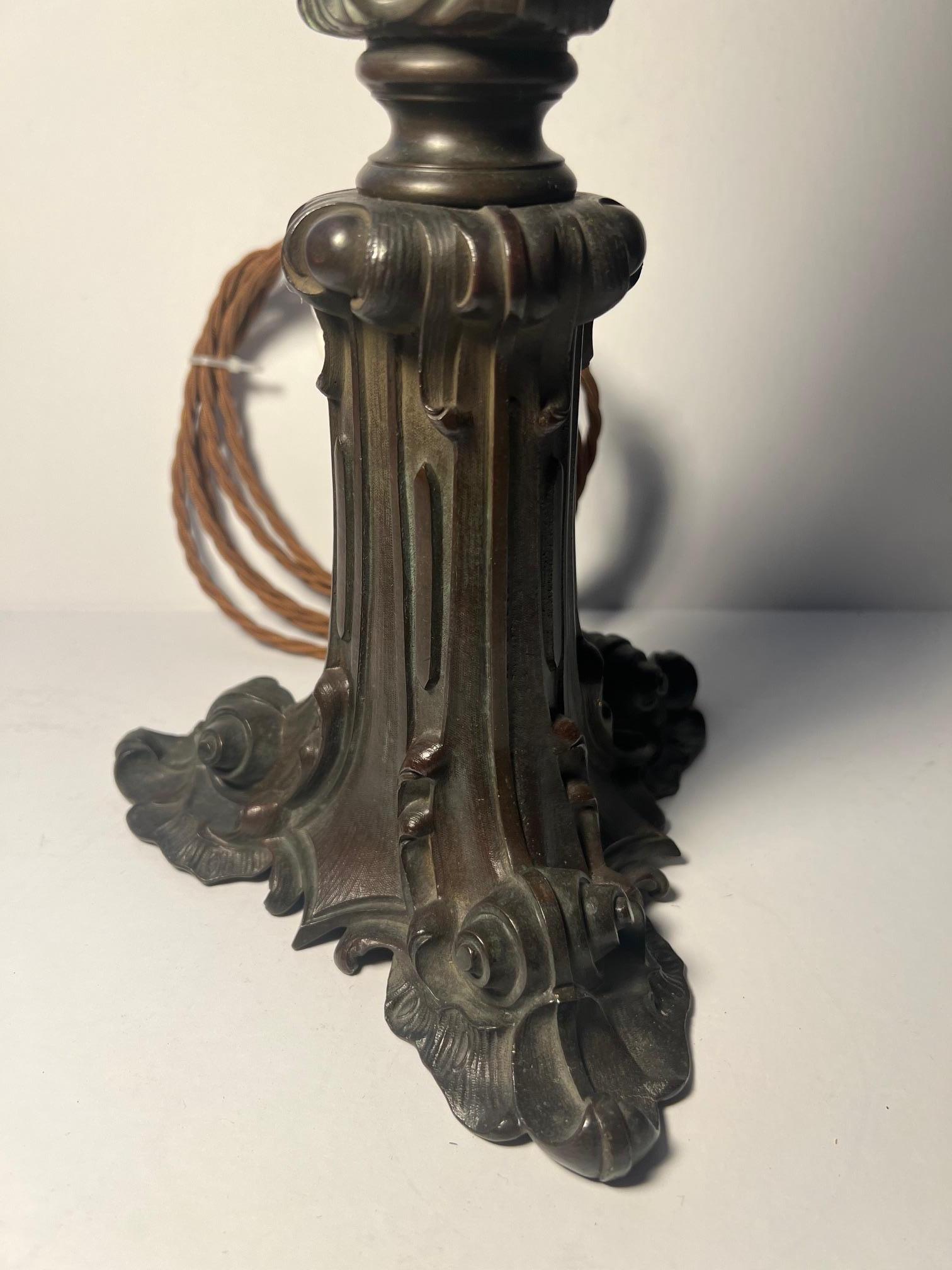 French Splendid Rococo Bronze Table Lamp For Sale