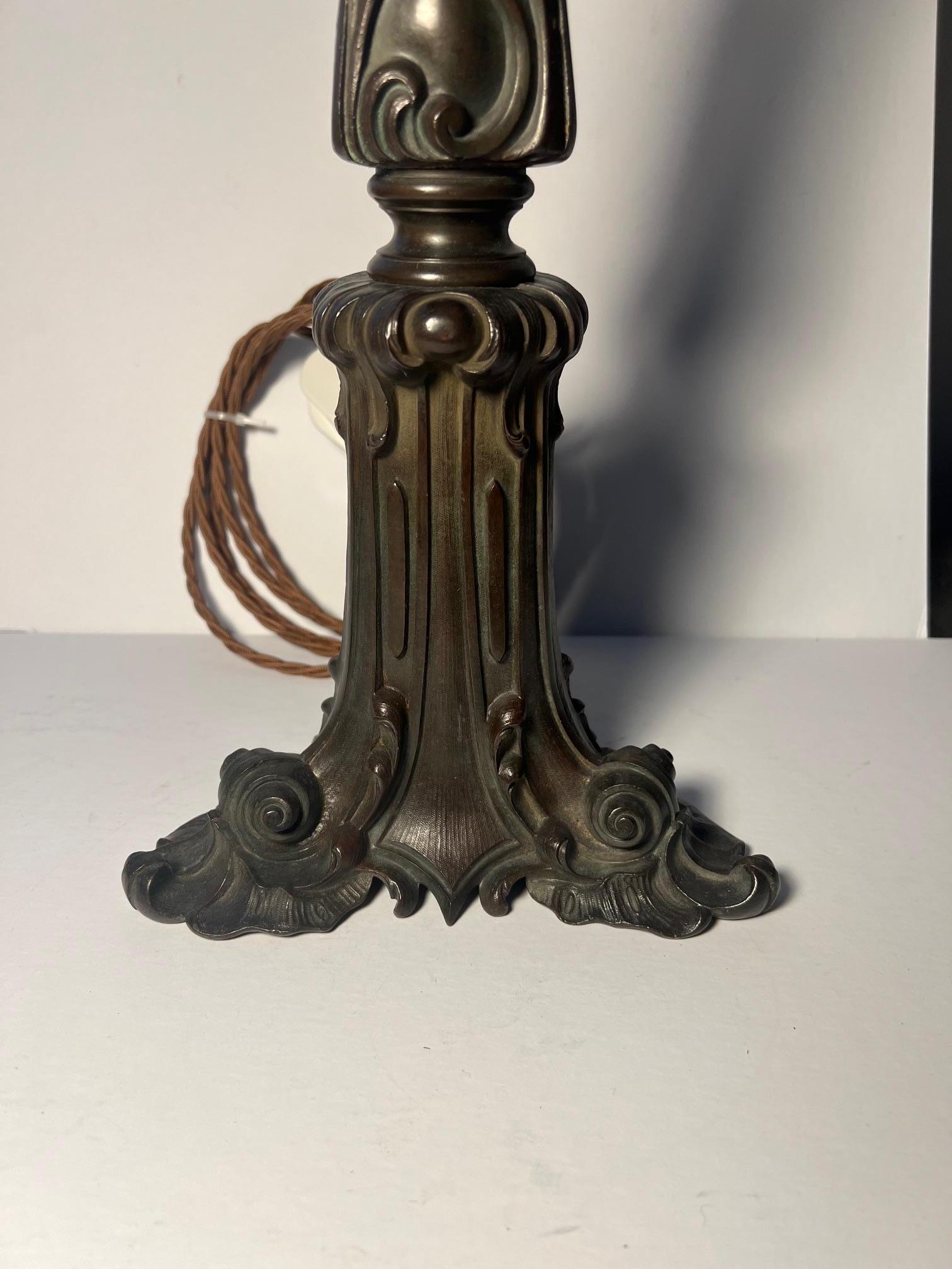 Cast Splendid Rococo Bronze Table Lamp For Sale